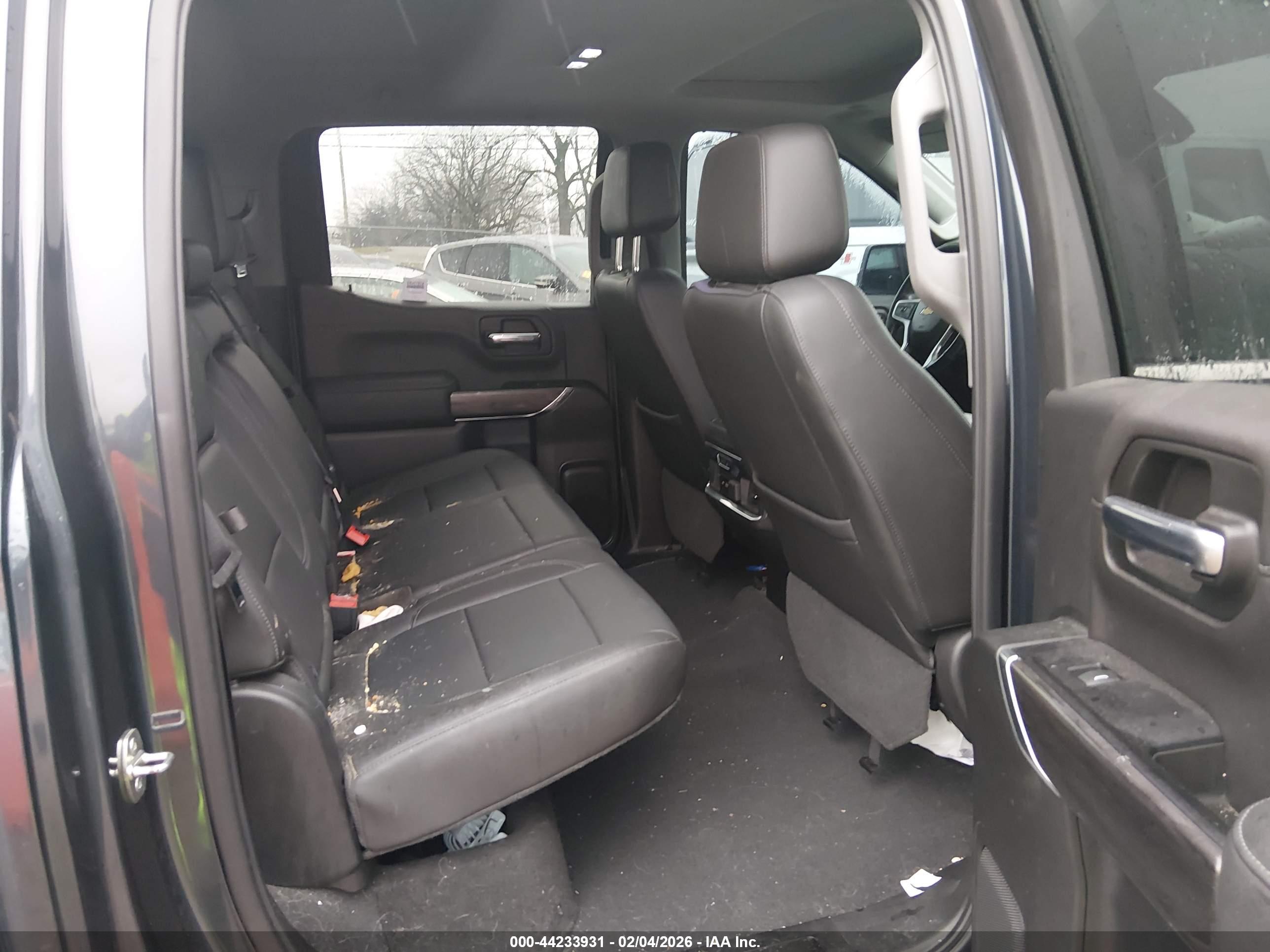CHEVROLET SILVERADO image 8