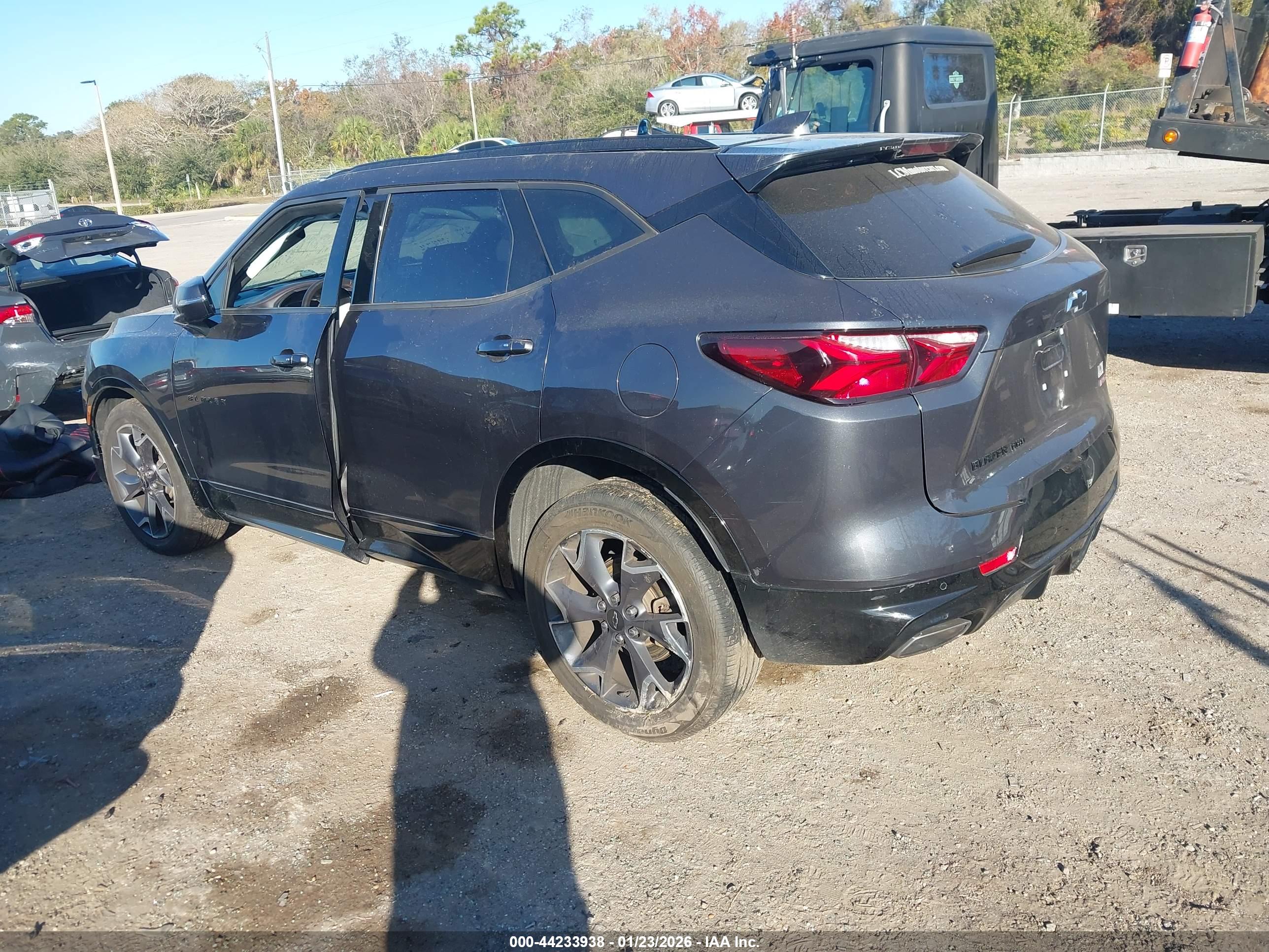 CHEVROLET BLAZER image 3