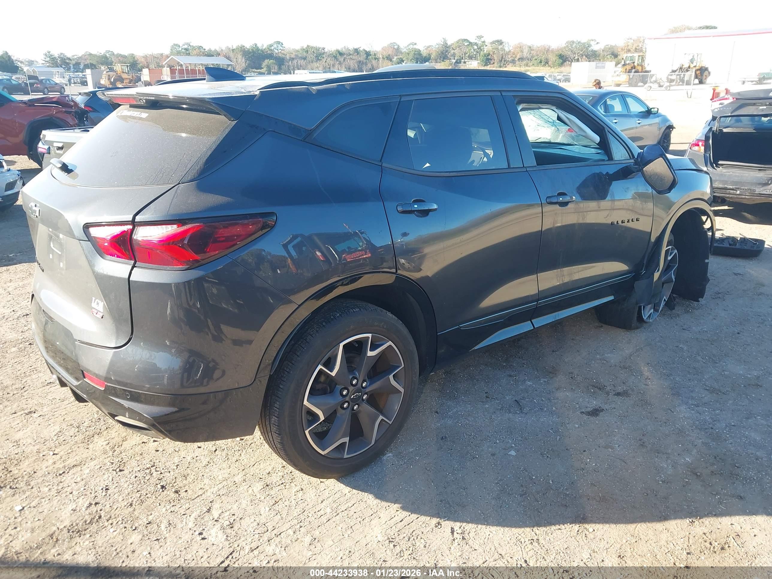 CHEVROLET BLAZER image 4
