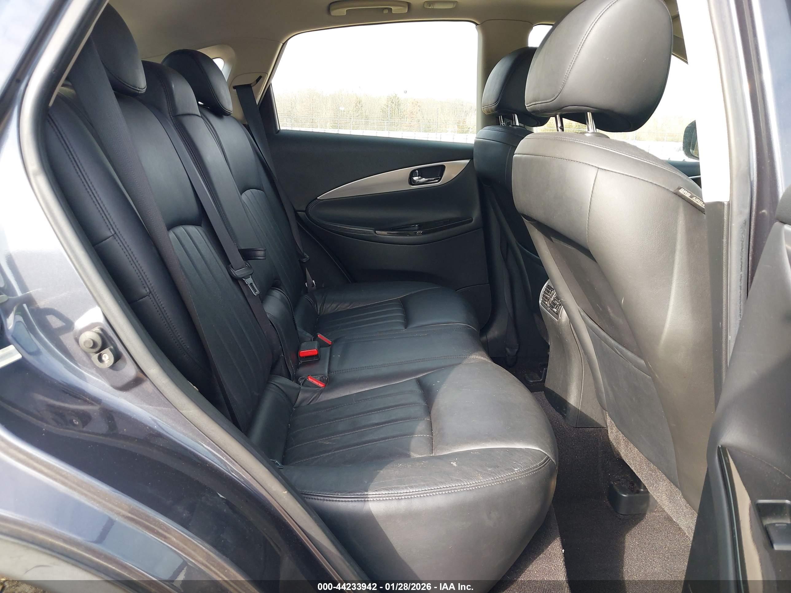 INFINITI EX35 image 8