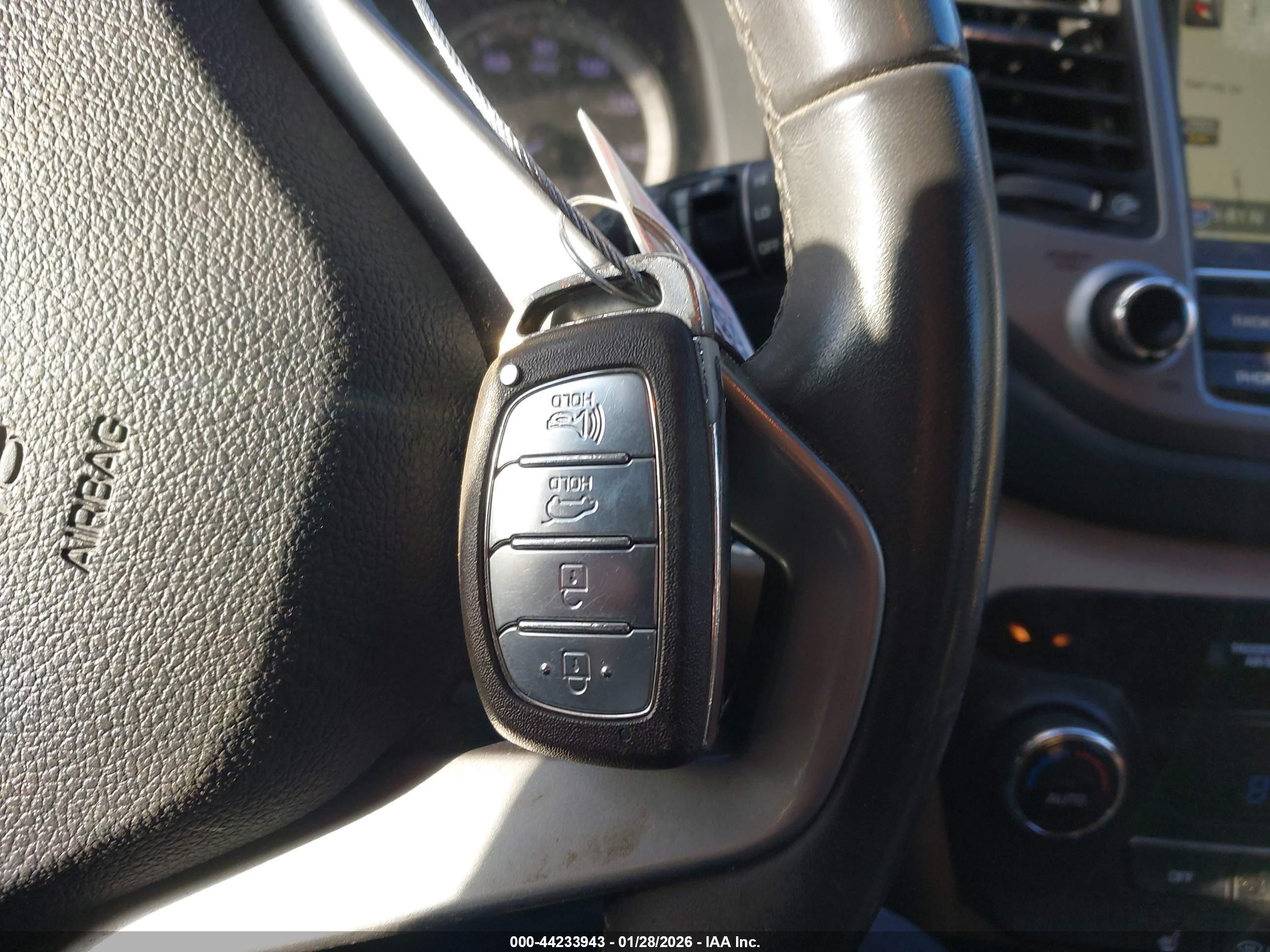 HYUNDAI TUCSON image 11