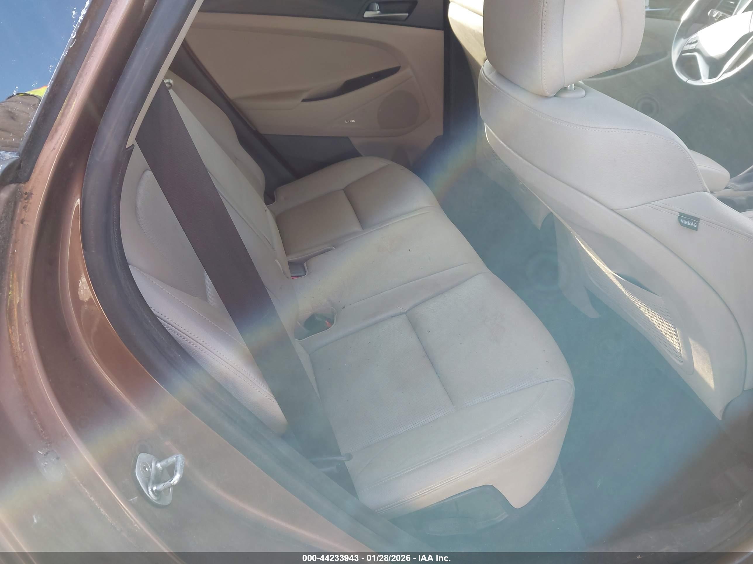HYUNDAI TUCSON image 8