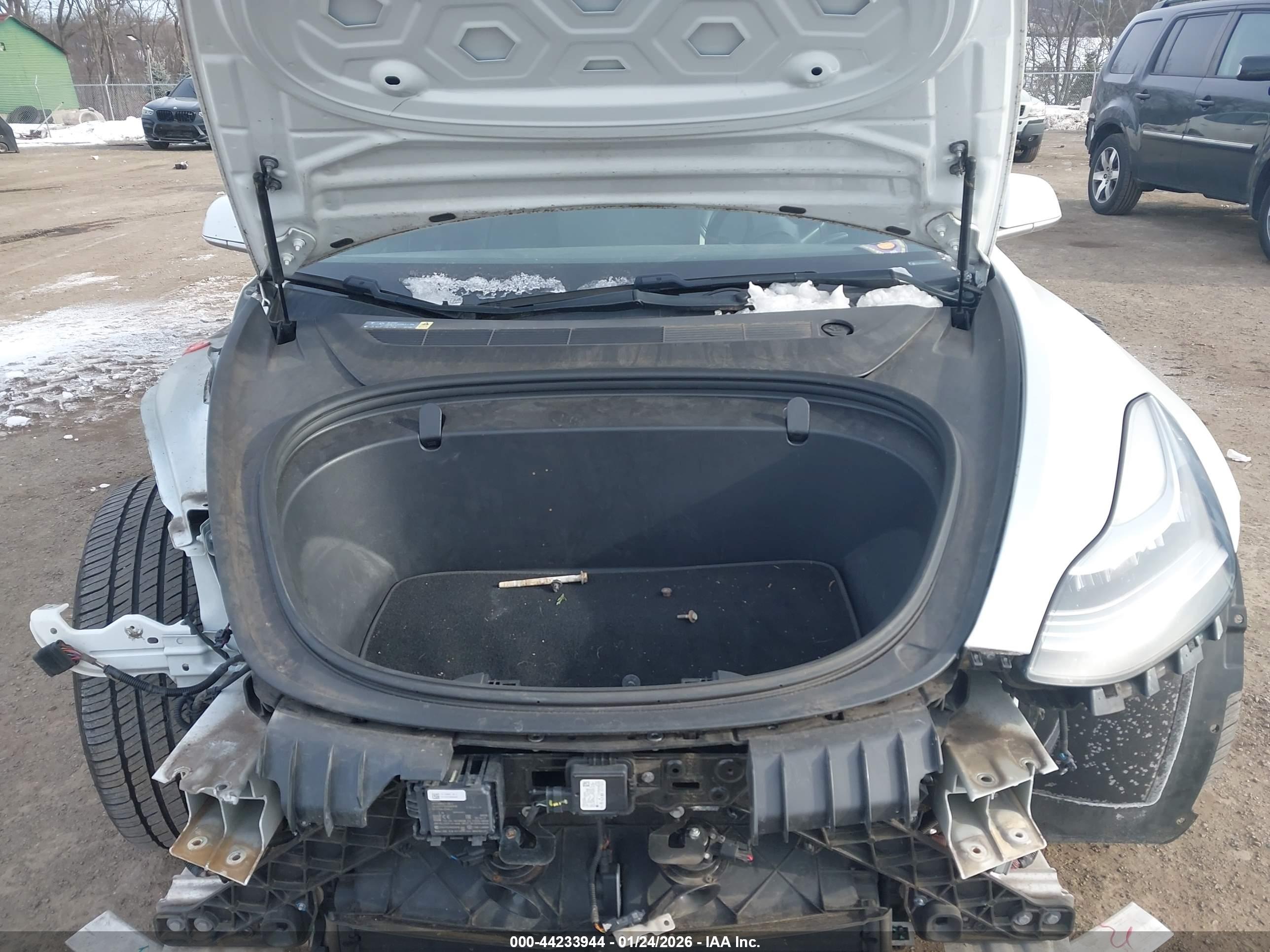 TESLA MODEL image 10