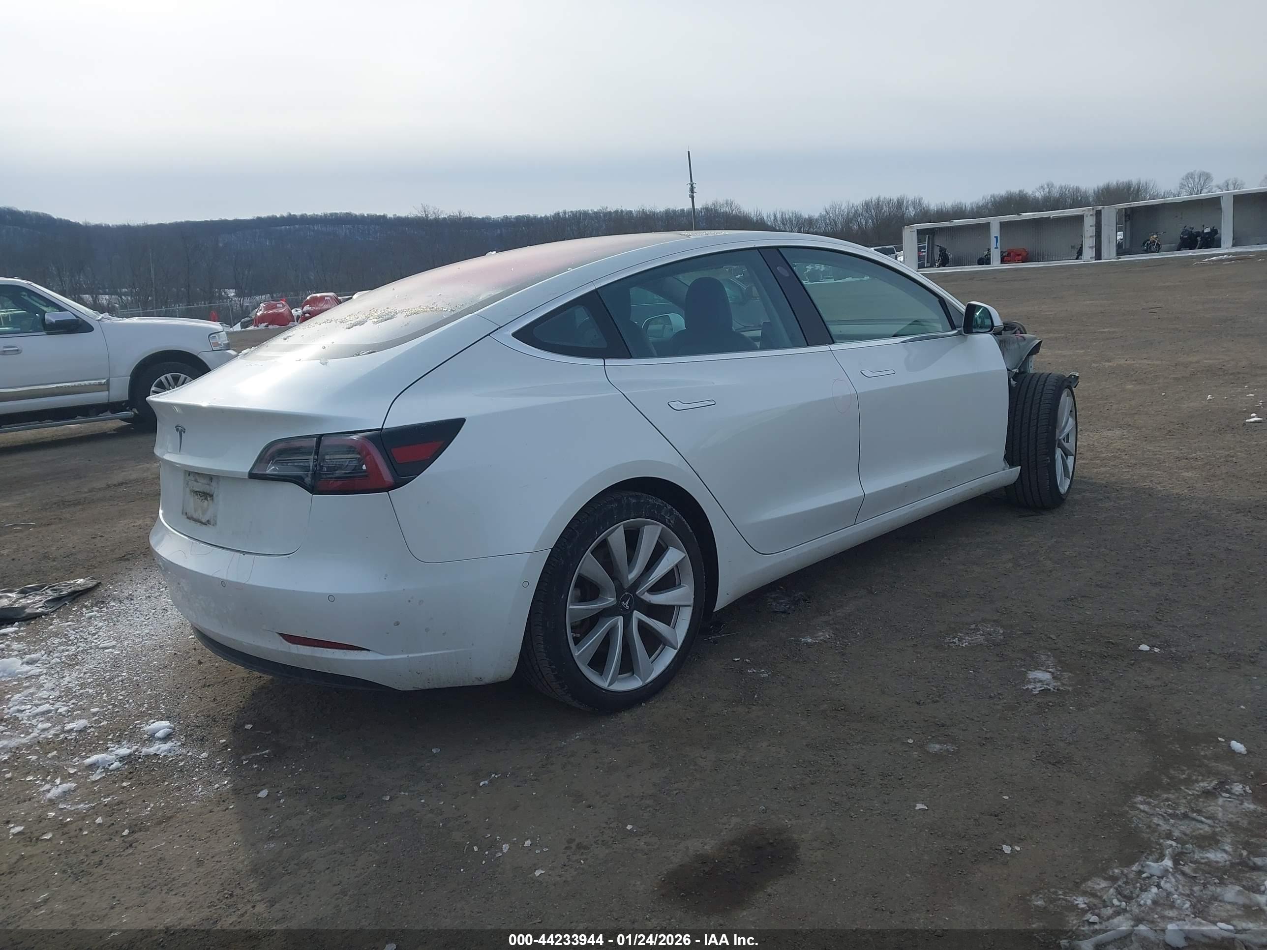 TESLA MODEL image 4