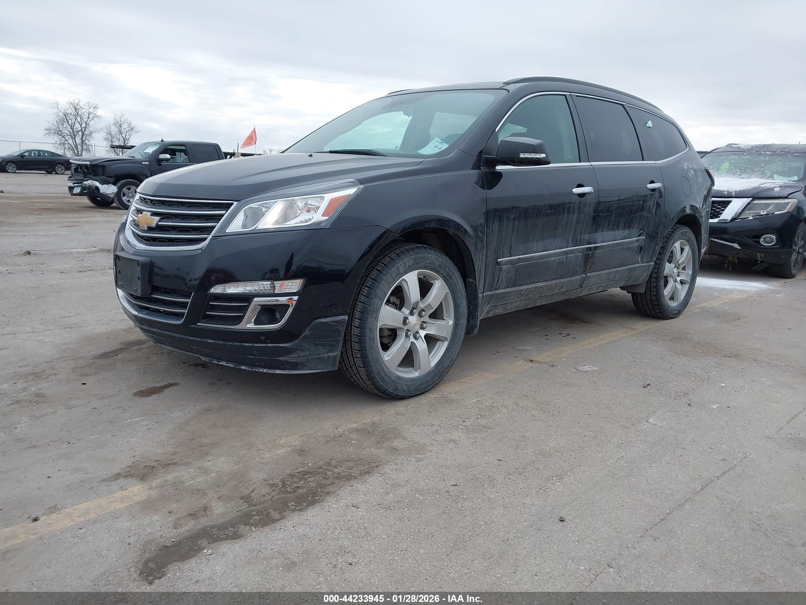 CHEVROLET TRAVERSE image 2