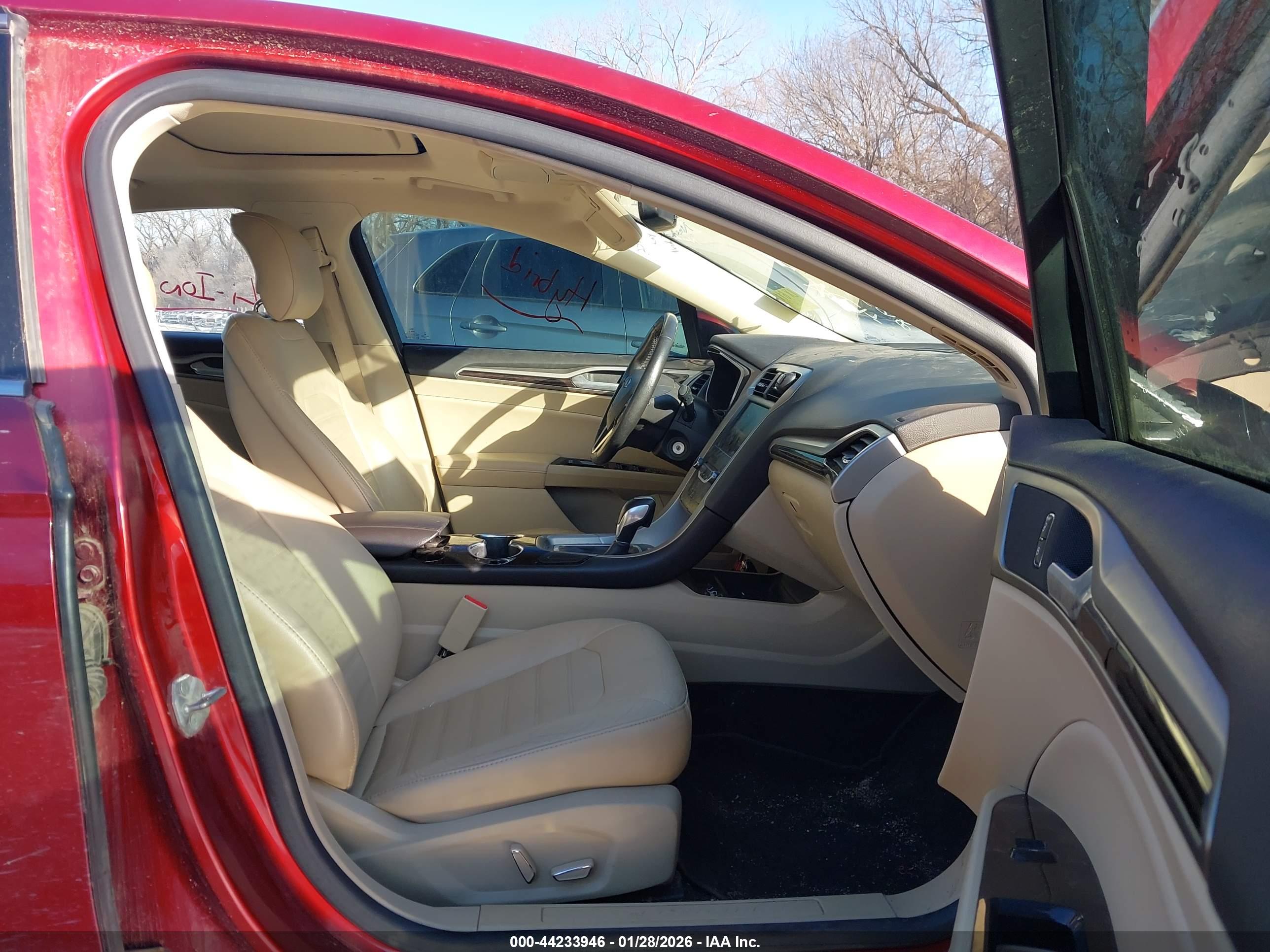 FORD FUSION image 5