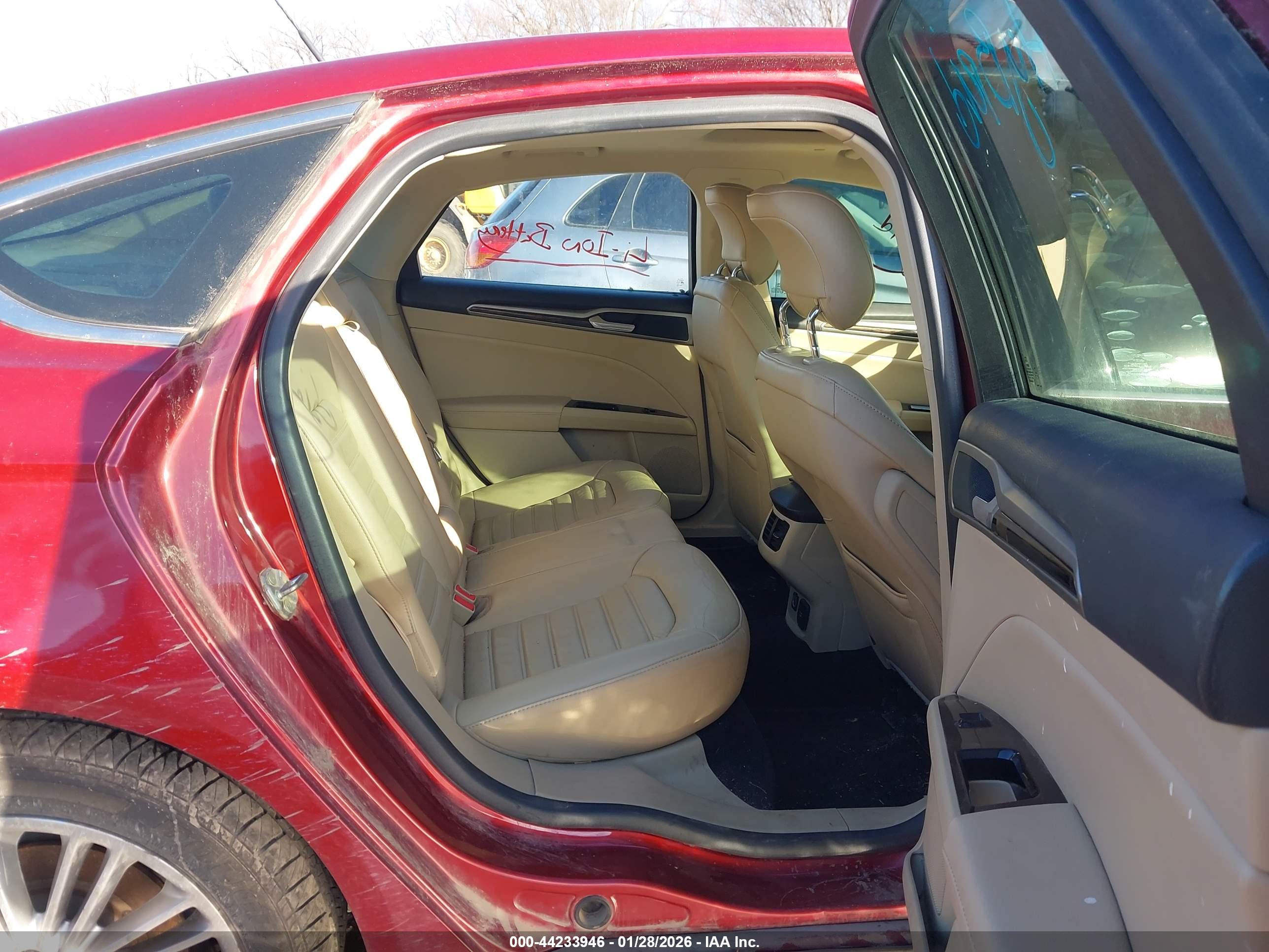 FORD FUSION image 8