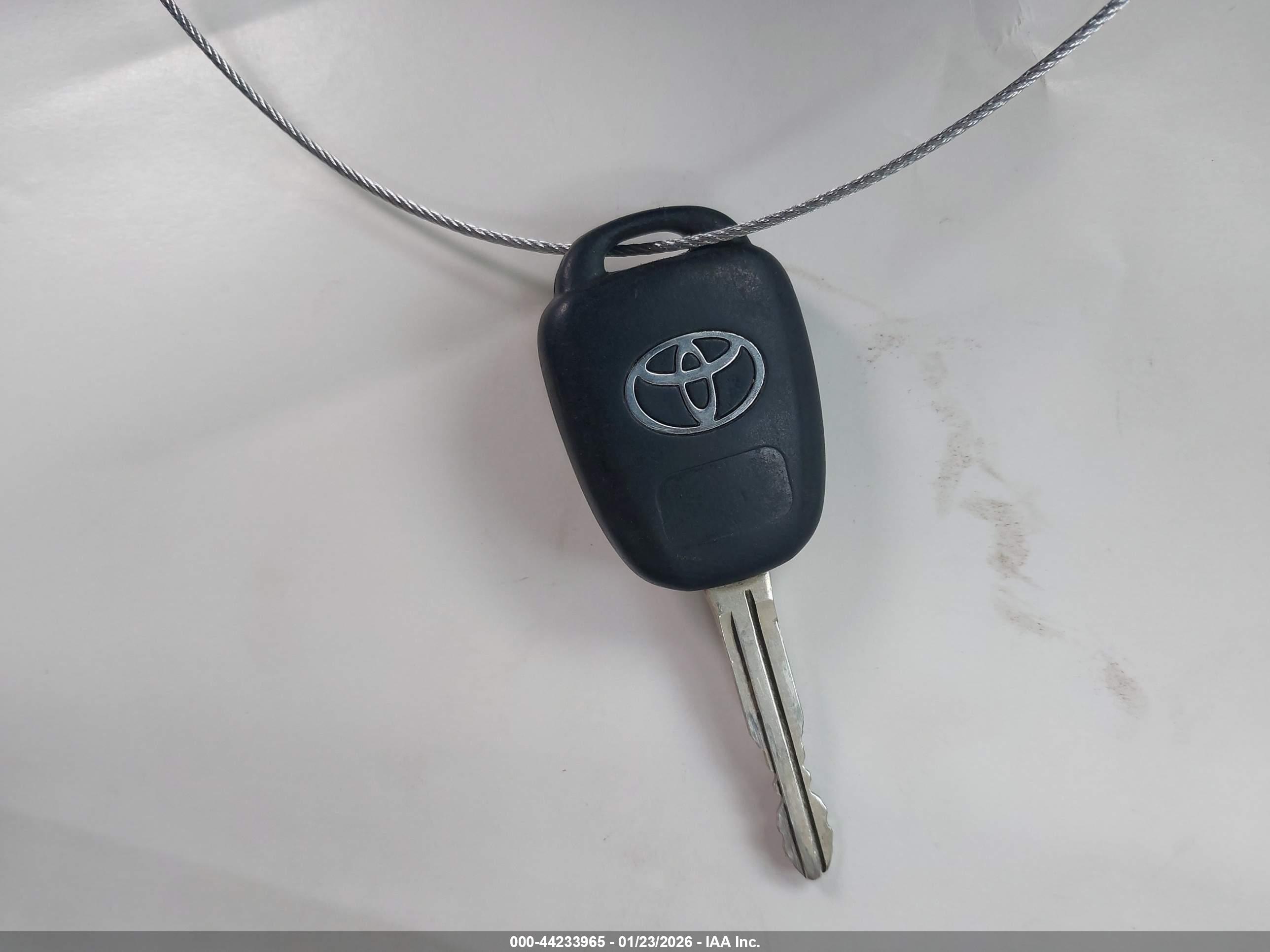 TOYOTA CAMRY image 11