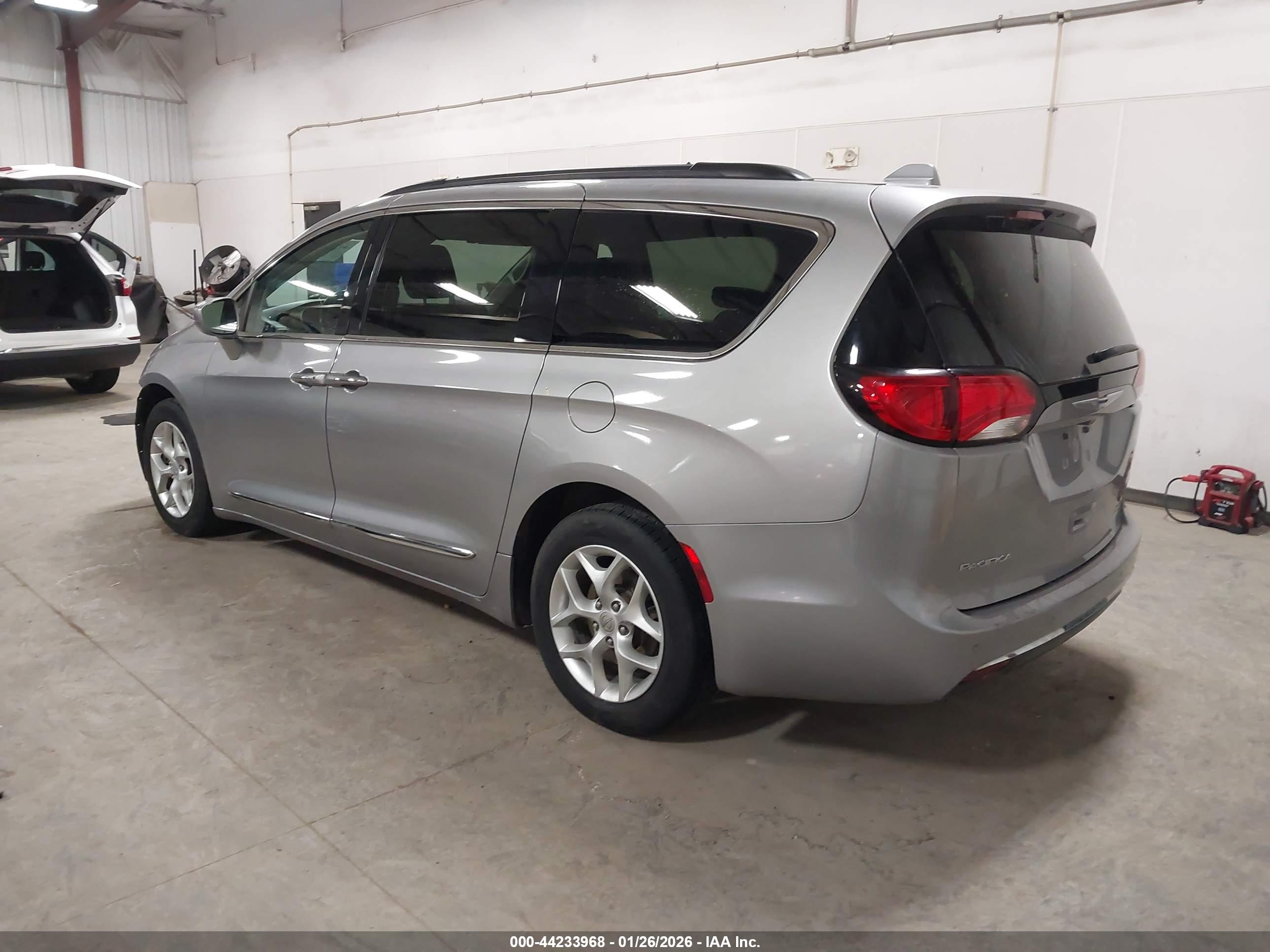 CHRYSLER PACIFICA image 3