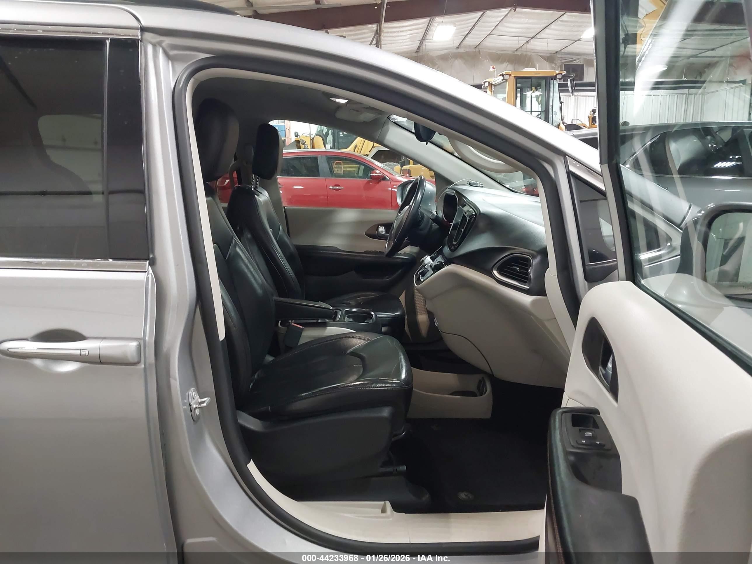 CHRYSLER PACIFICA image 5