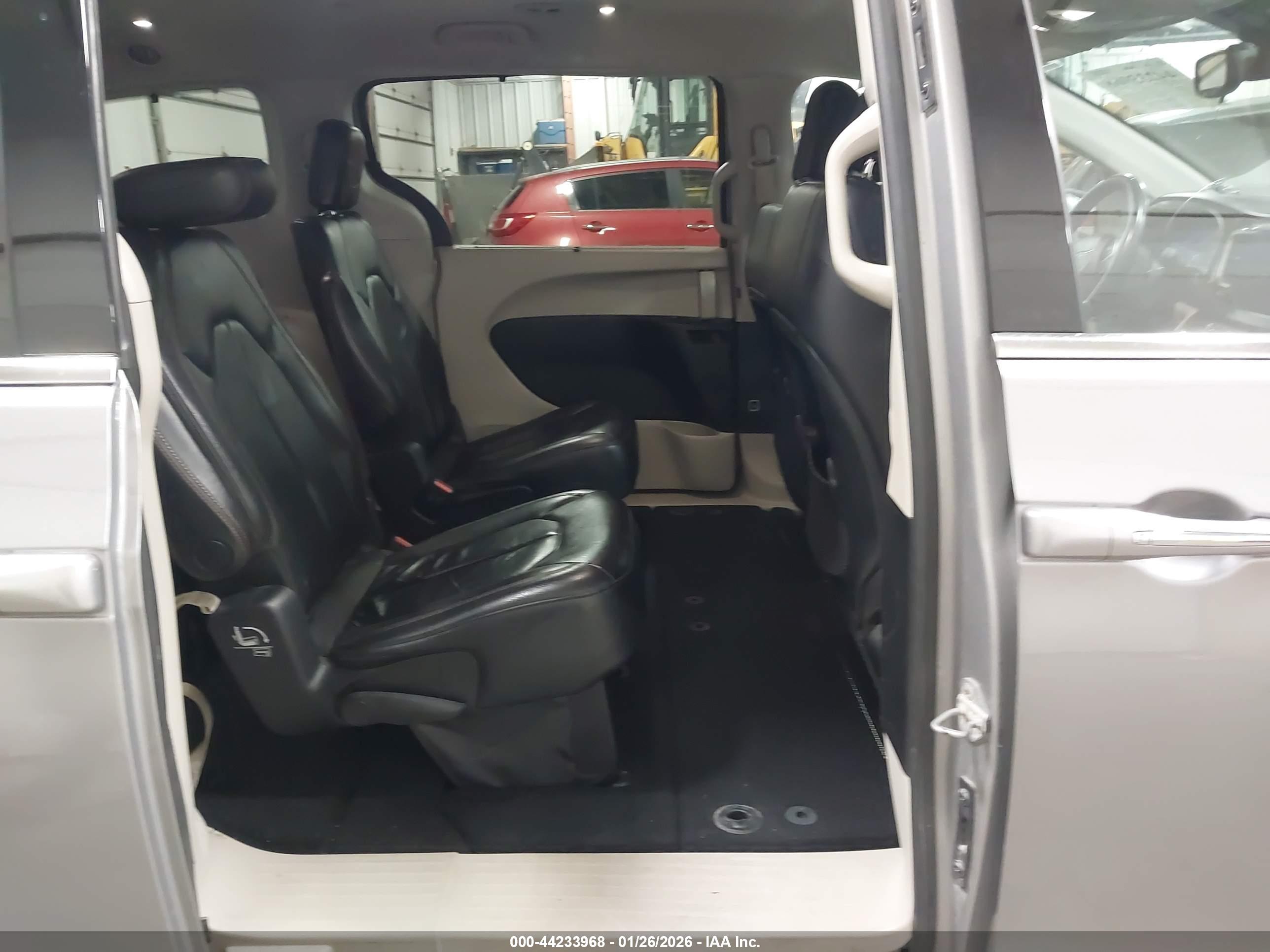 CHRYSLER PACIFICA image 8