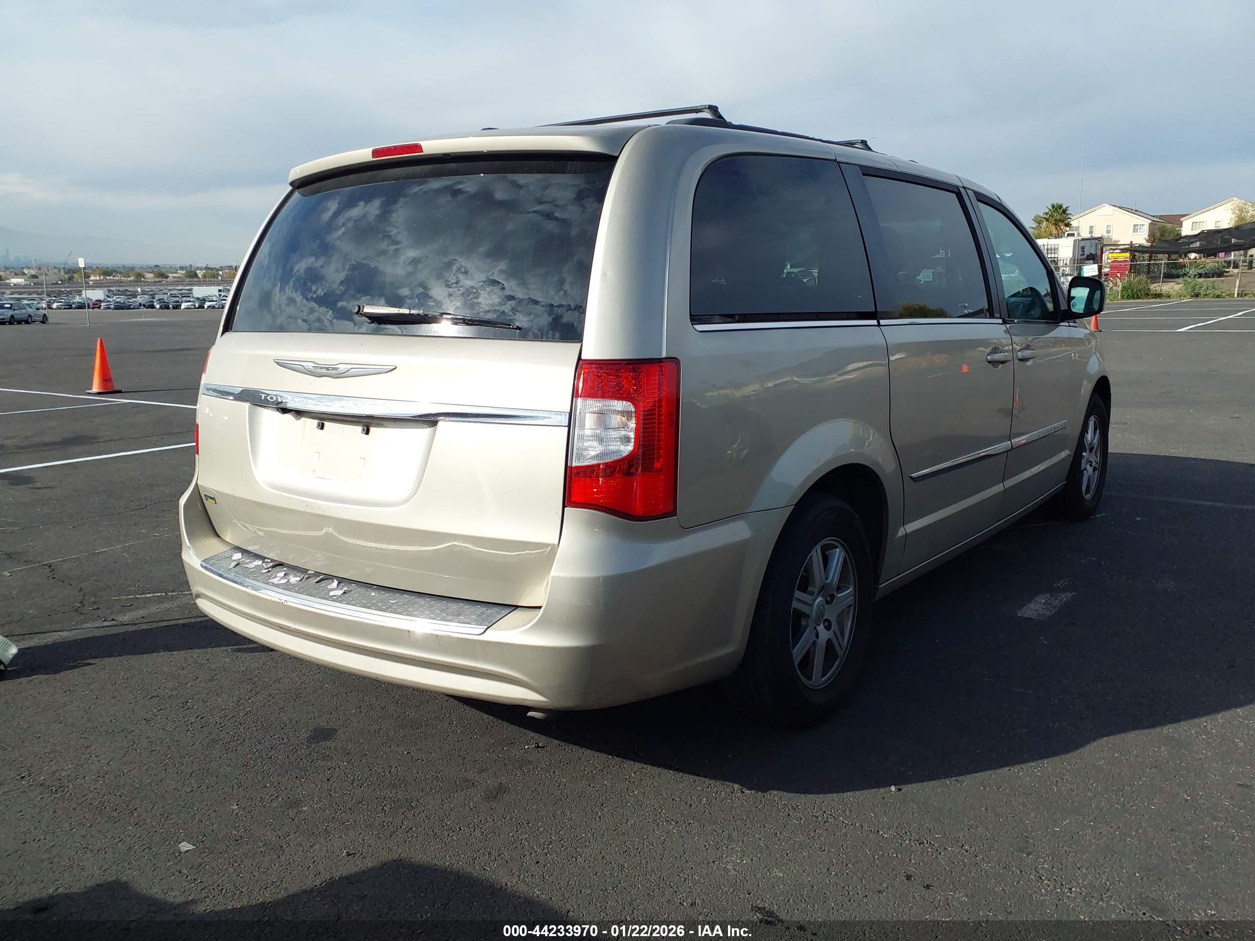 CHRYSLER TOWN image 4