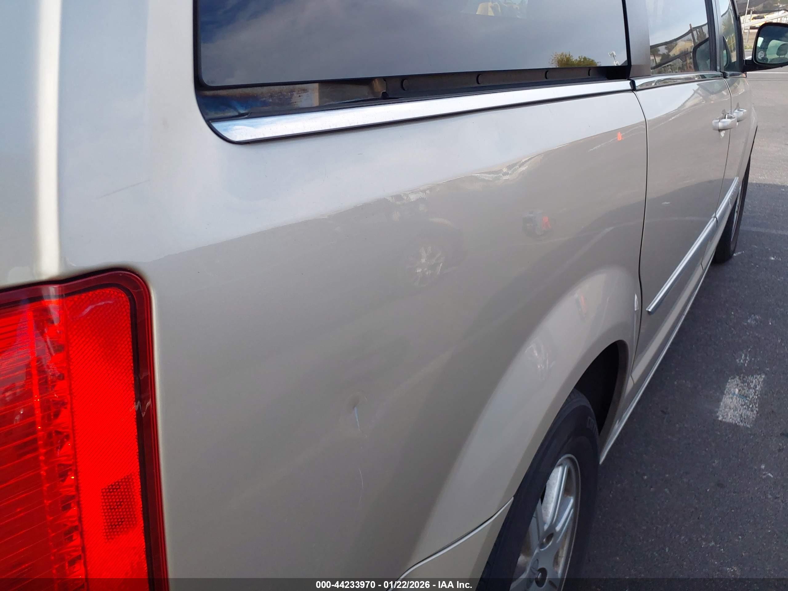 CHRYSLER TOWN image 6