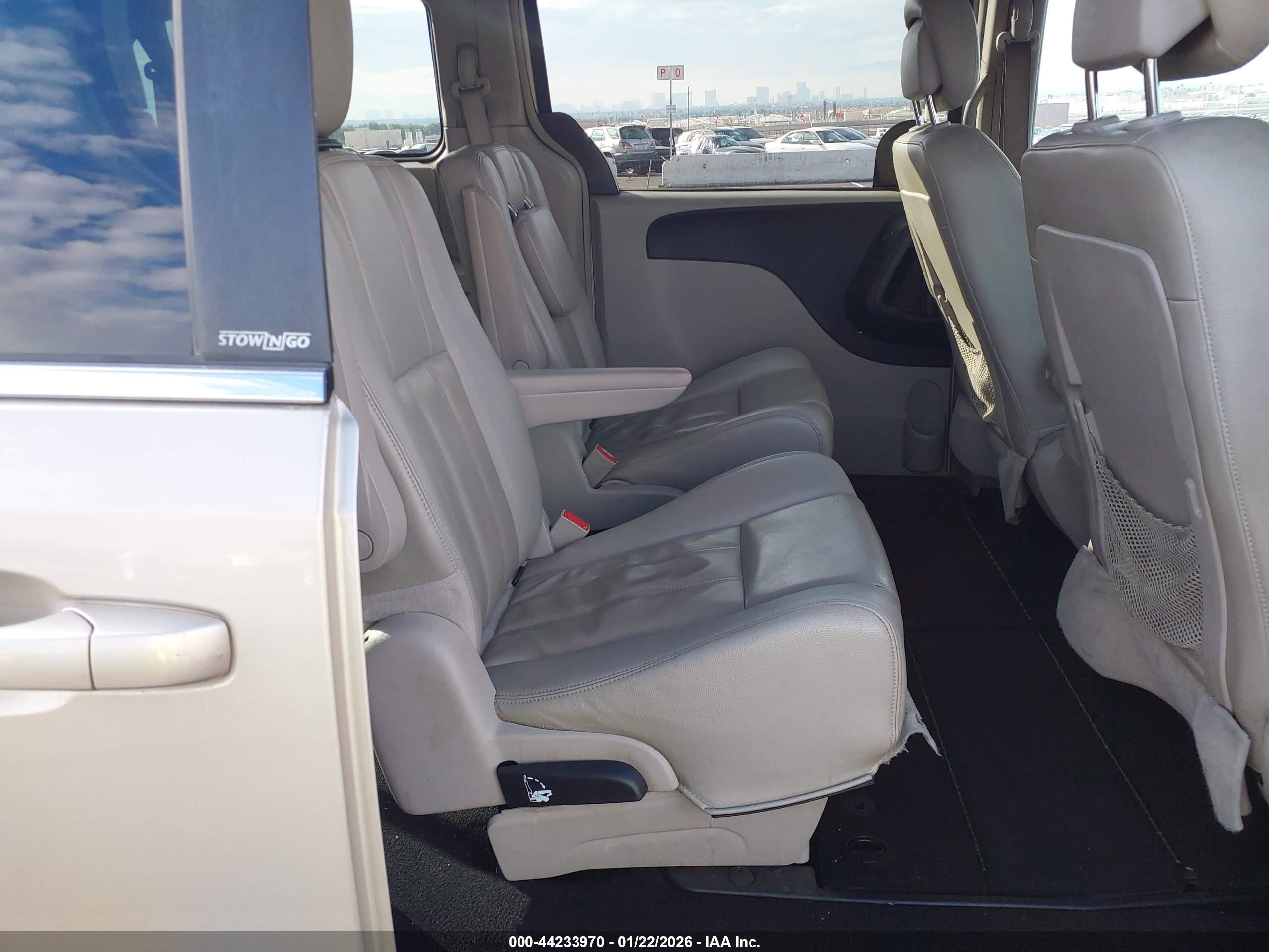 CHRYSLER TOWN image 8
