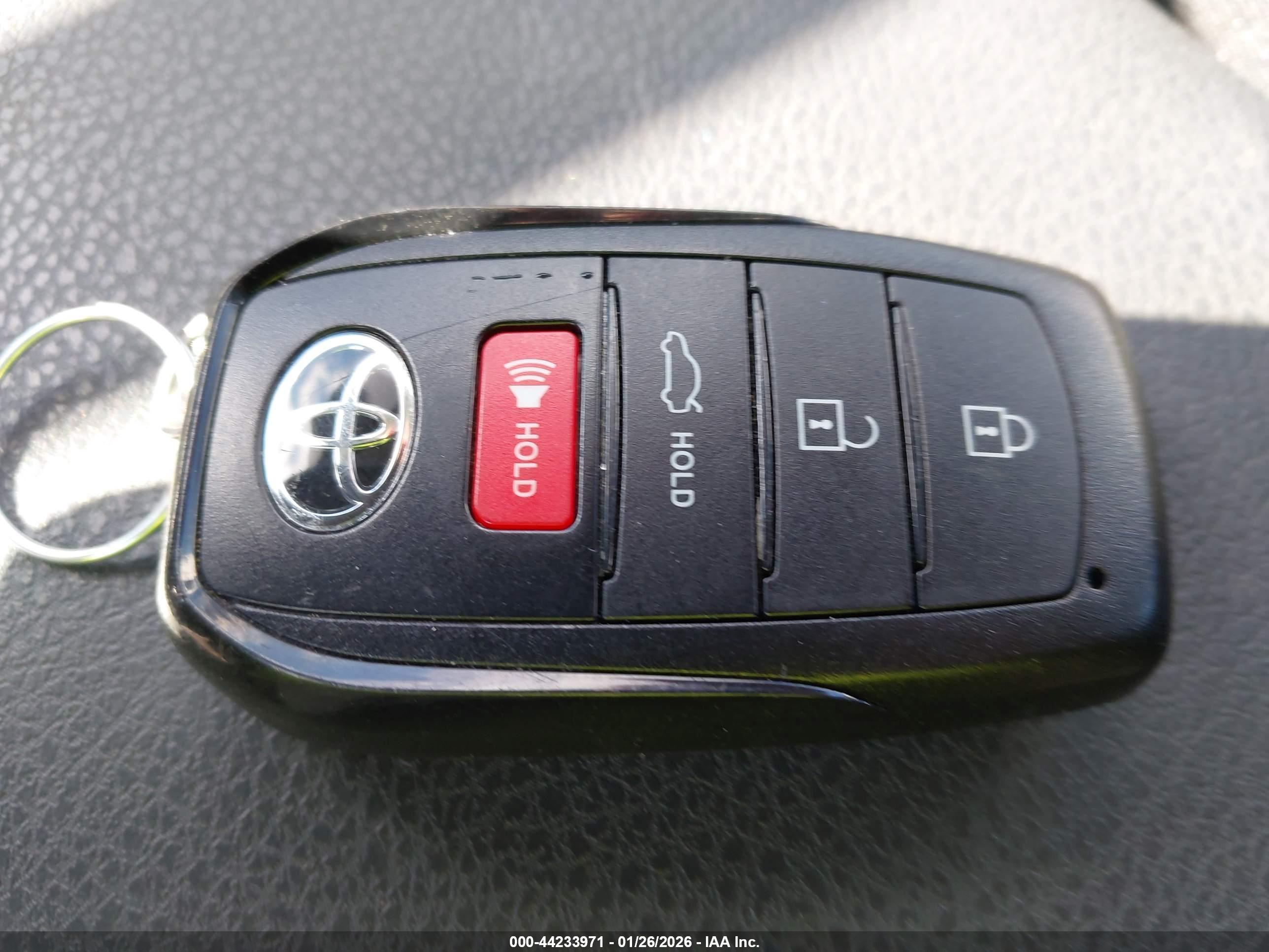 TOYOTA CAMRY image 11