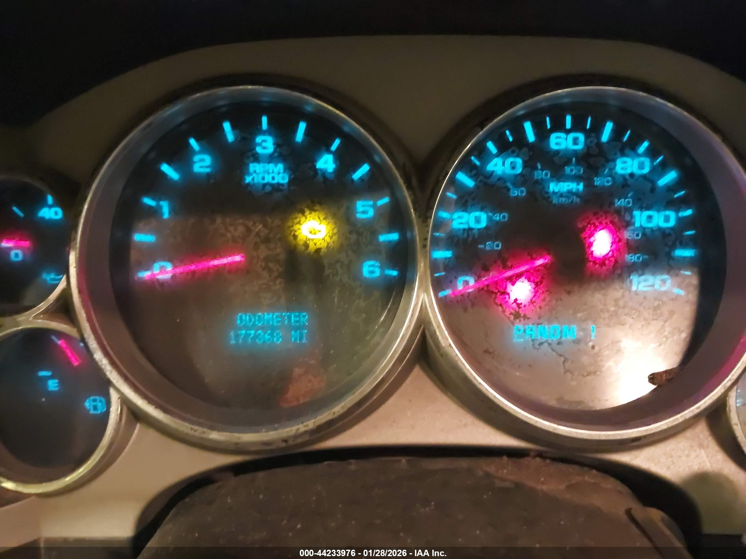 CHEVROLET SILVERADO image 7