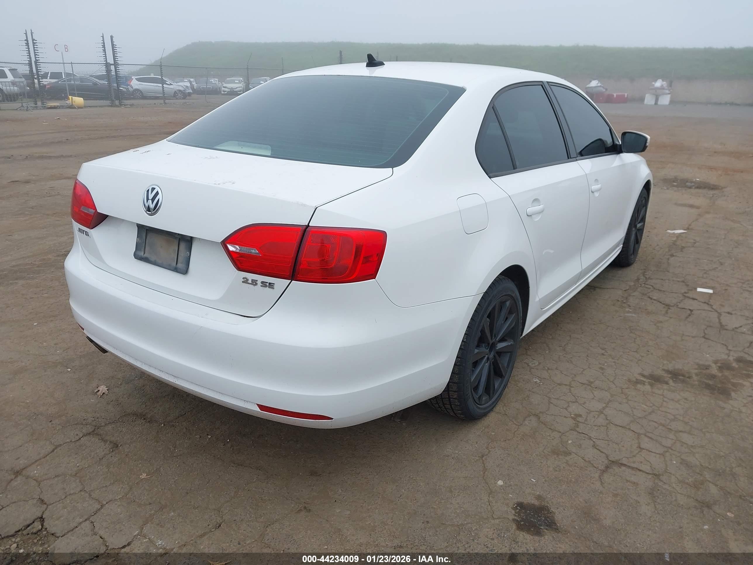 VOLKSWAGEN JETTA image 4
