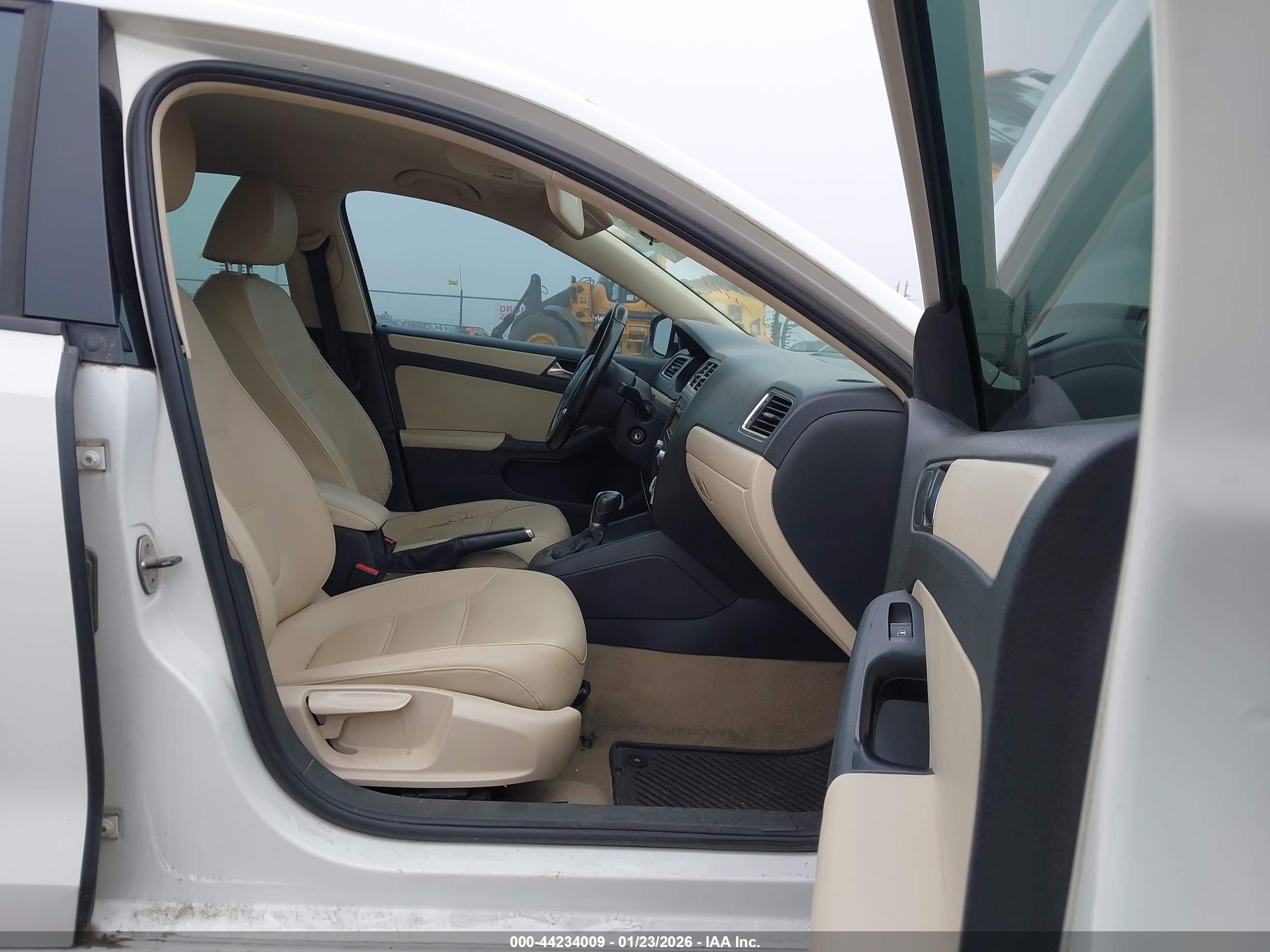 VOLKSWAGEN JETTA image 5