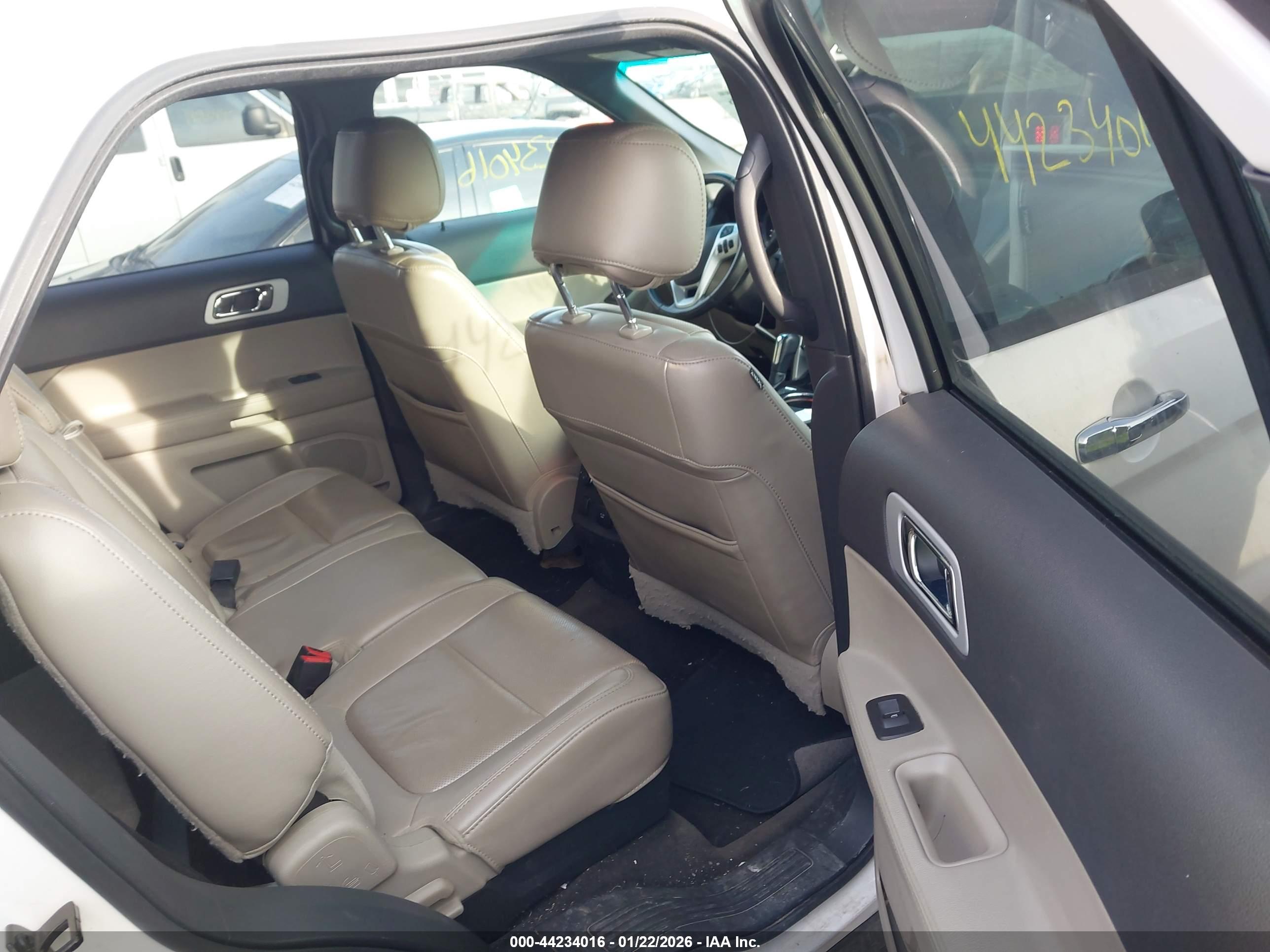FORD EXPLORER image 8