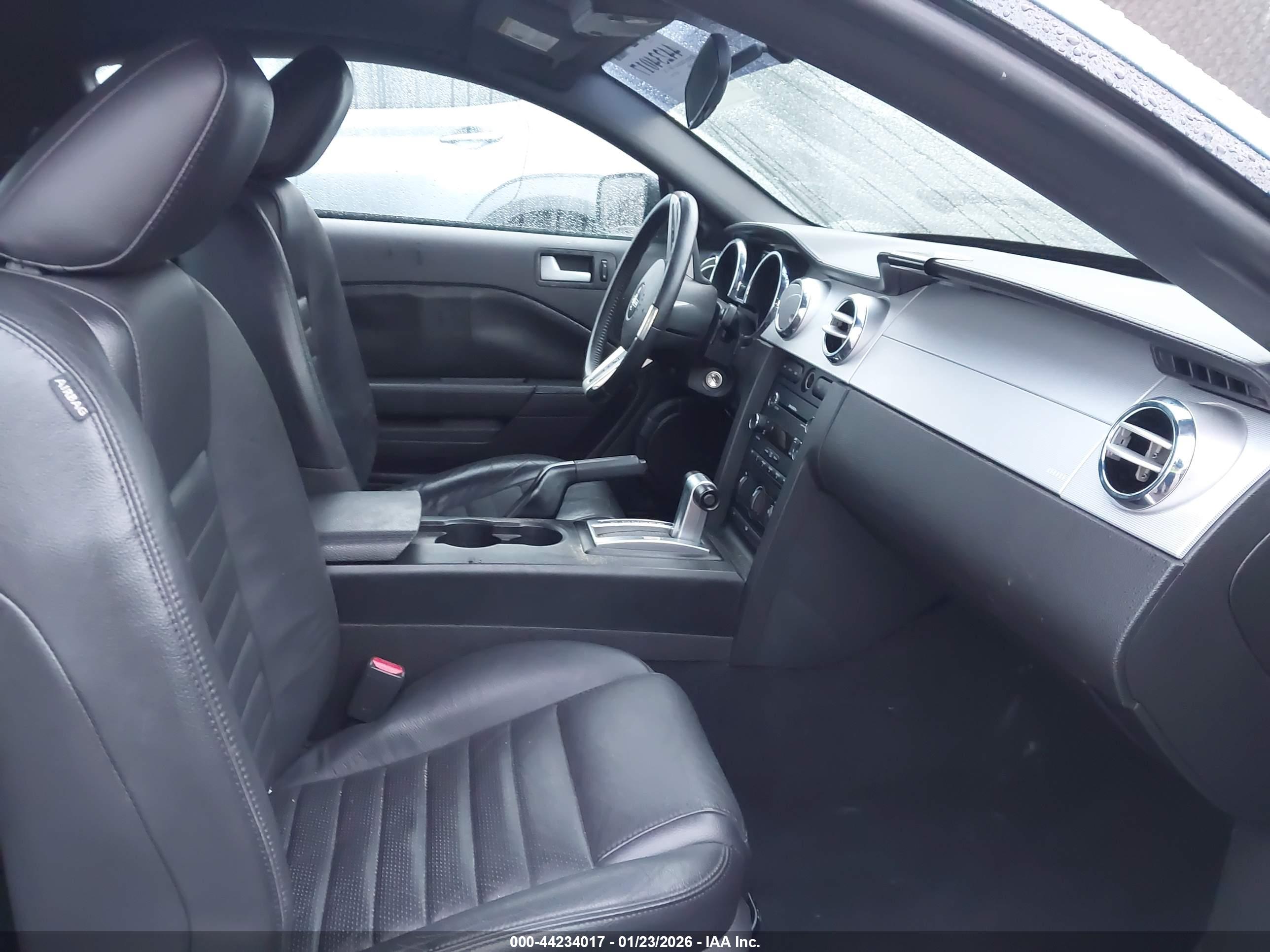 FORD MUSTANG image 5