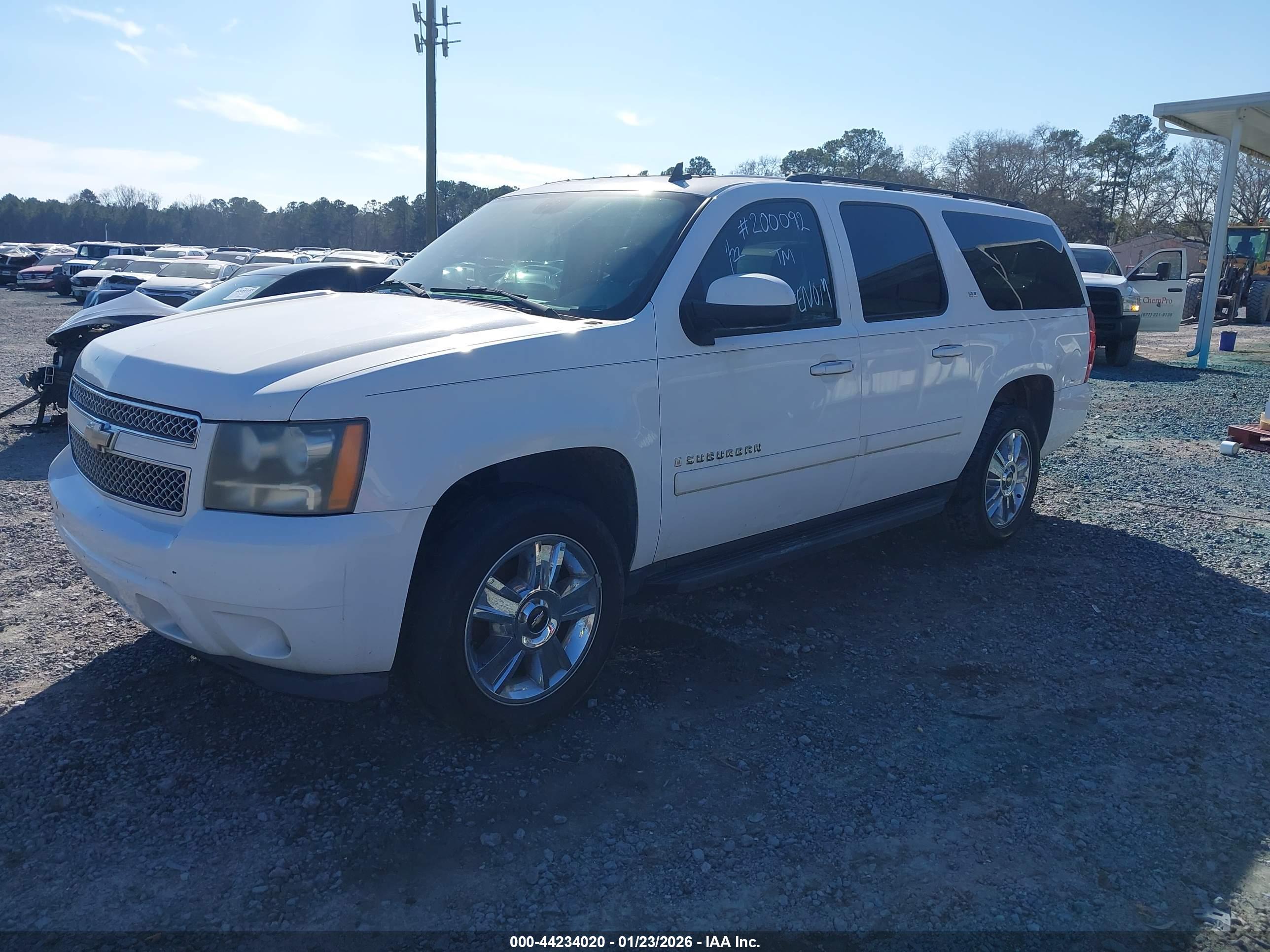 CHEVROLET SUBURBAN image 2