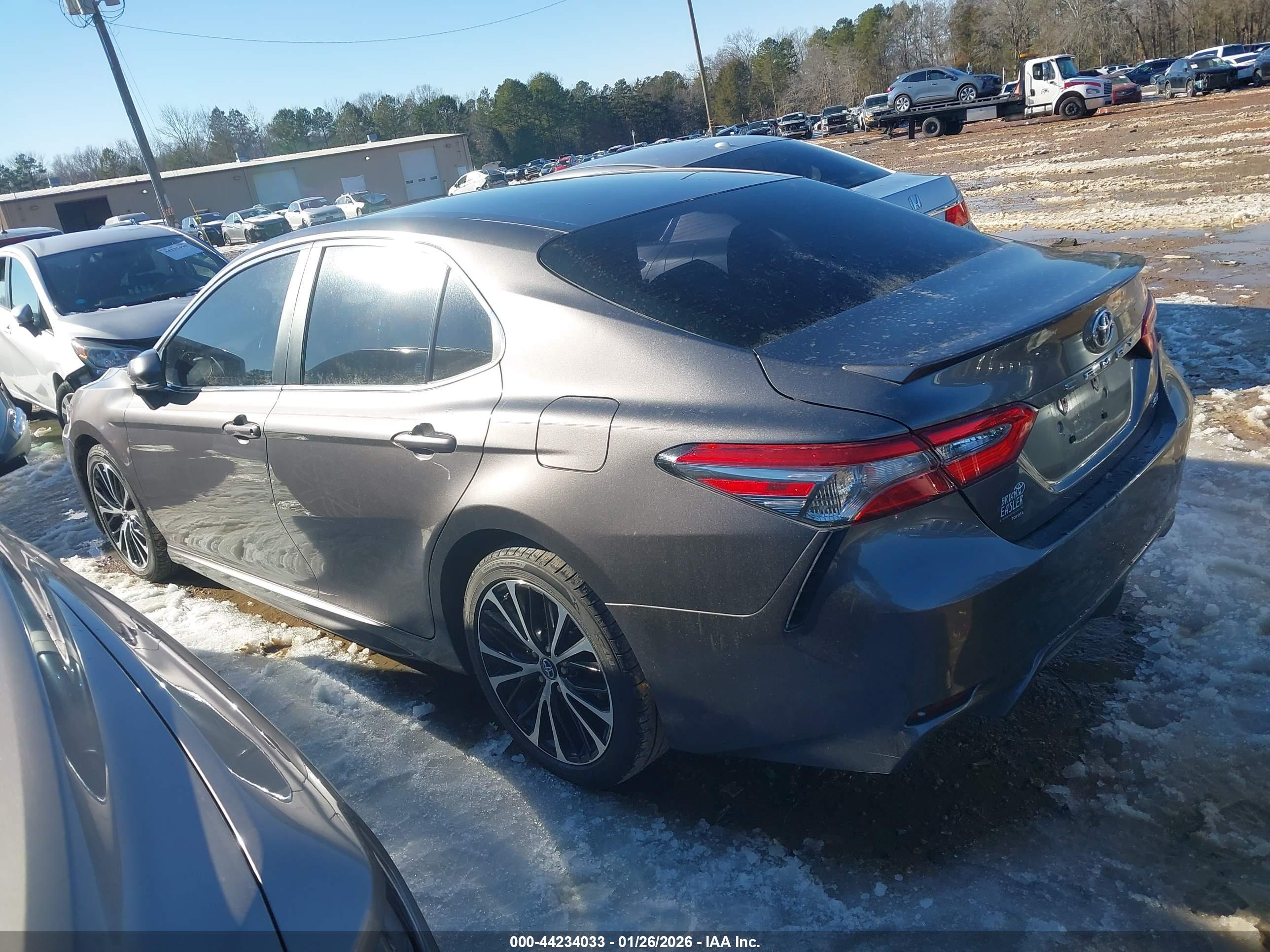 TOYOTA CAMRY image 3