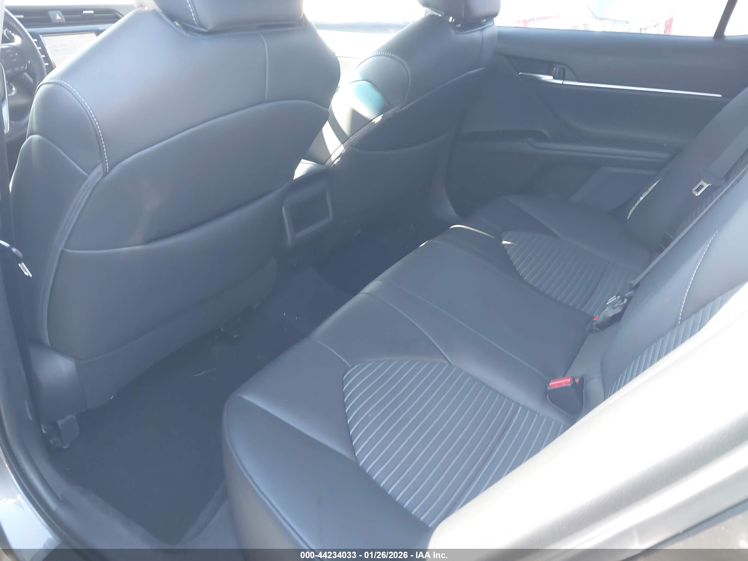 TOYOTA CAMRY image 8