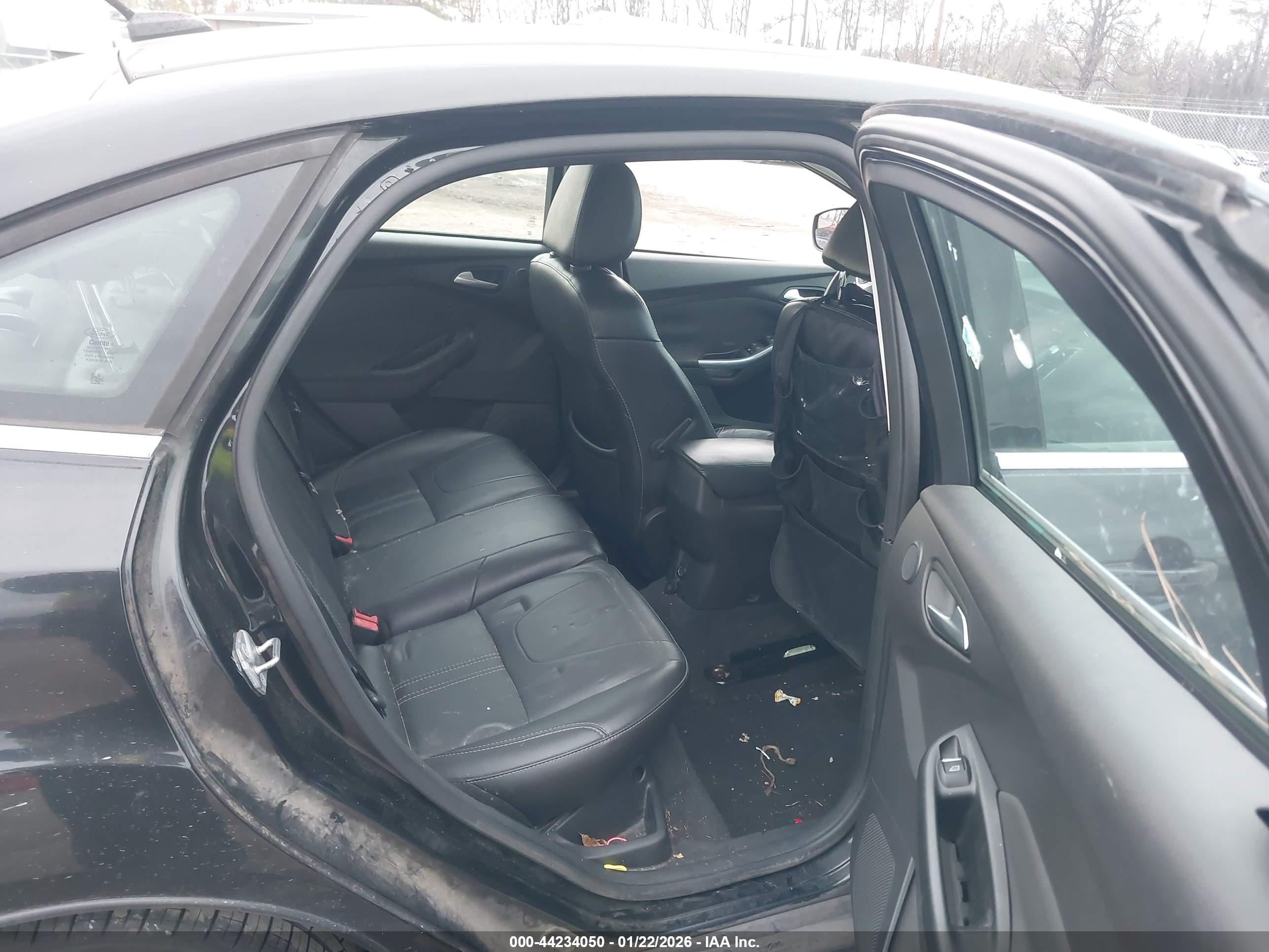 FORD FOCUS image 8