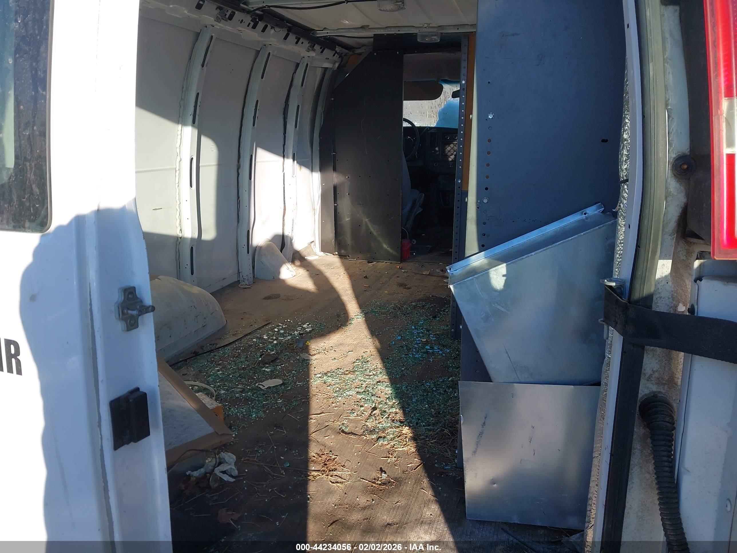 CHEVROLET EXPRESS image 8