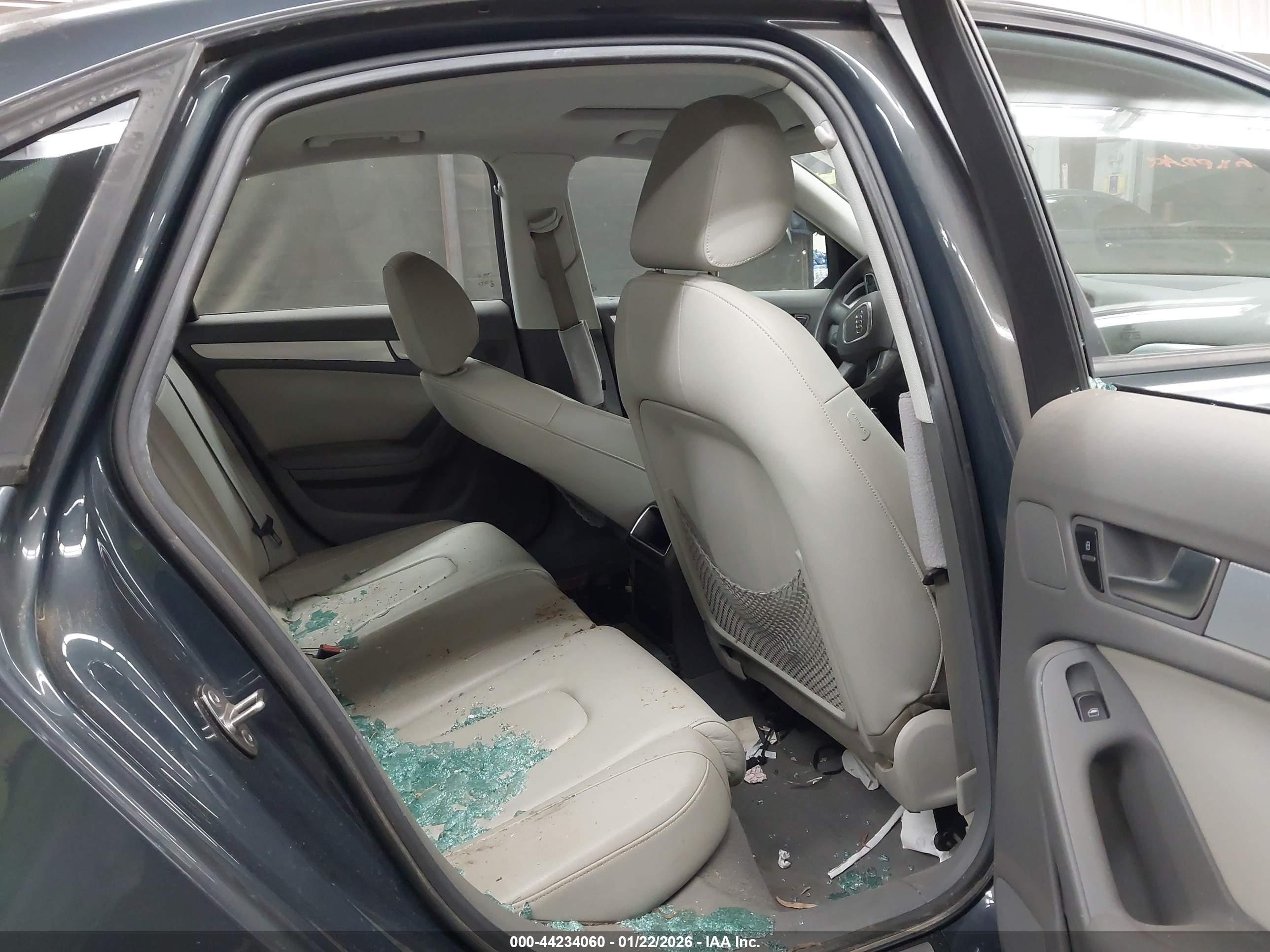 AUDI A4 image 8