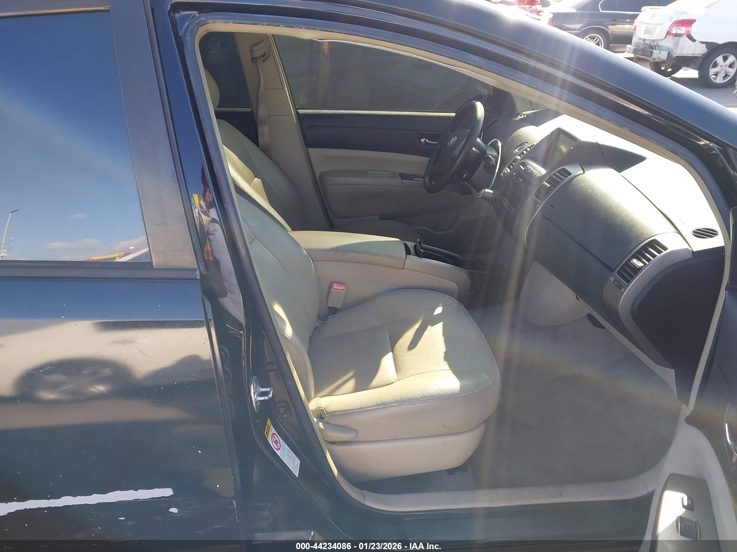 TOYOTA PRIUS image 5