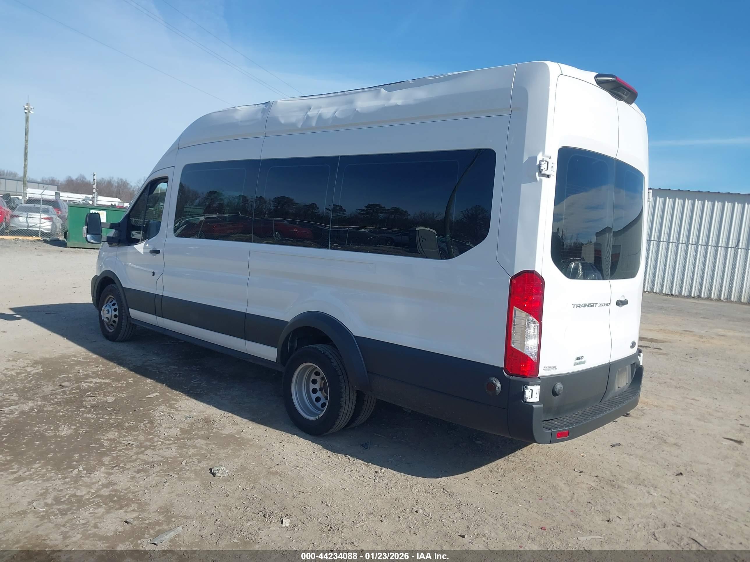 FORD TRANSIT-350 image 3