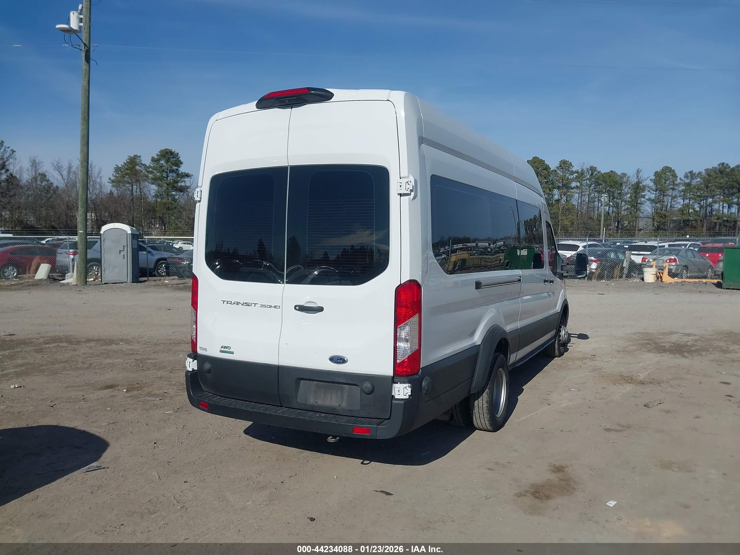 FORD TRANSIT-350 image 4