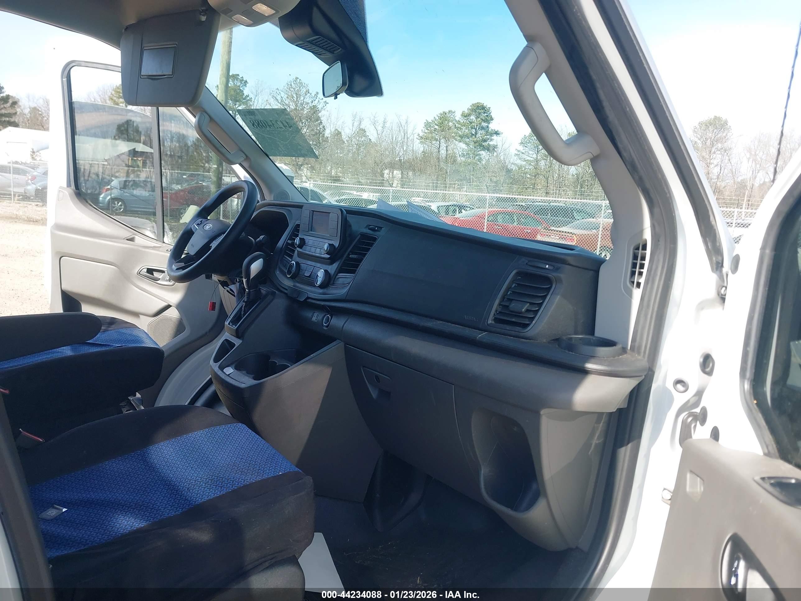 FORD TRANSIT-350 image 7