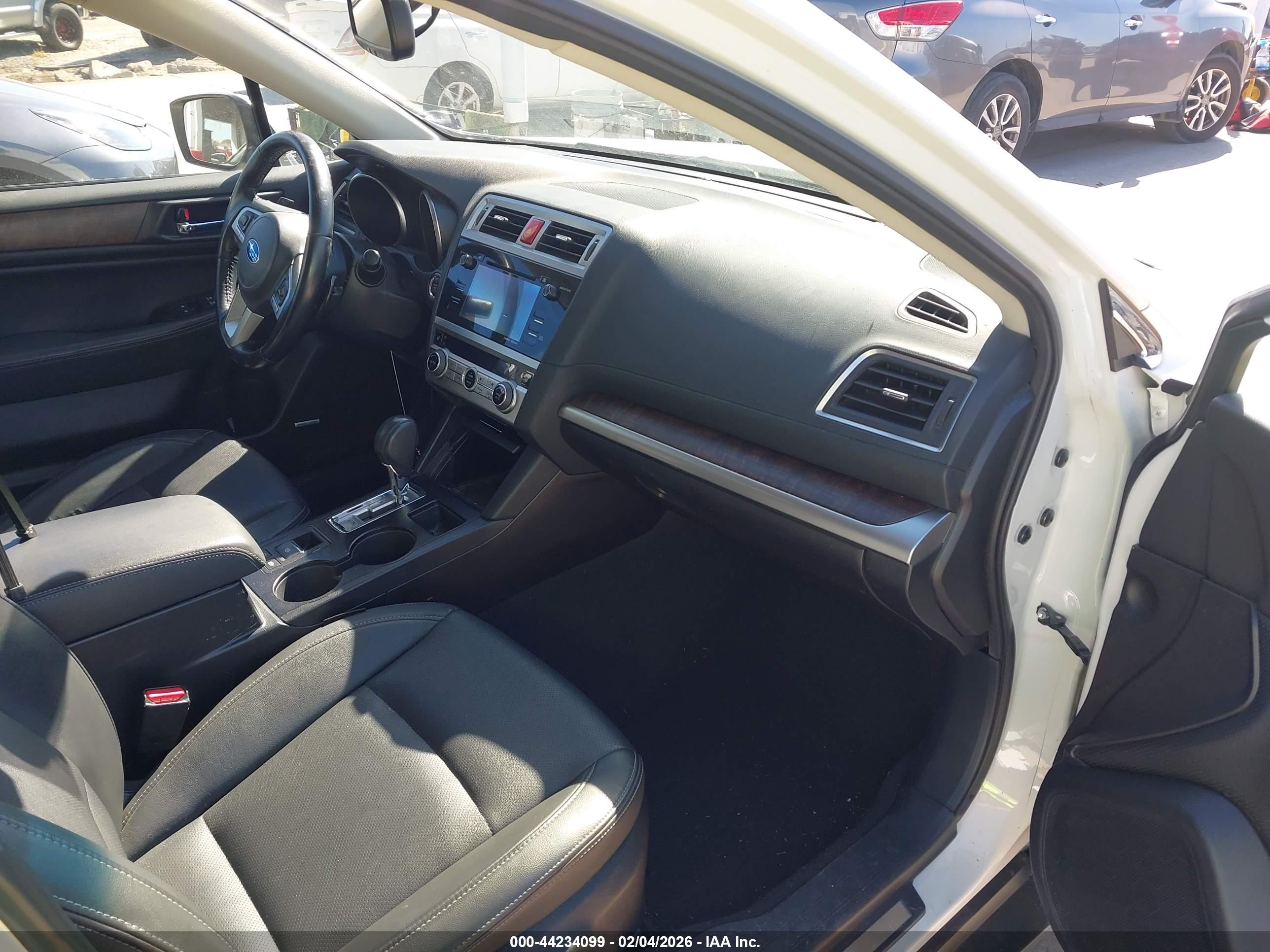 SUBARU OUTBACK image 5