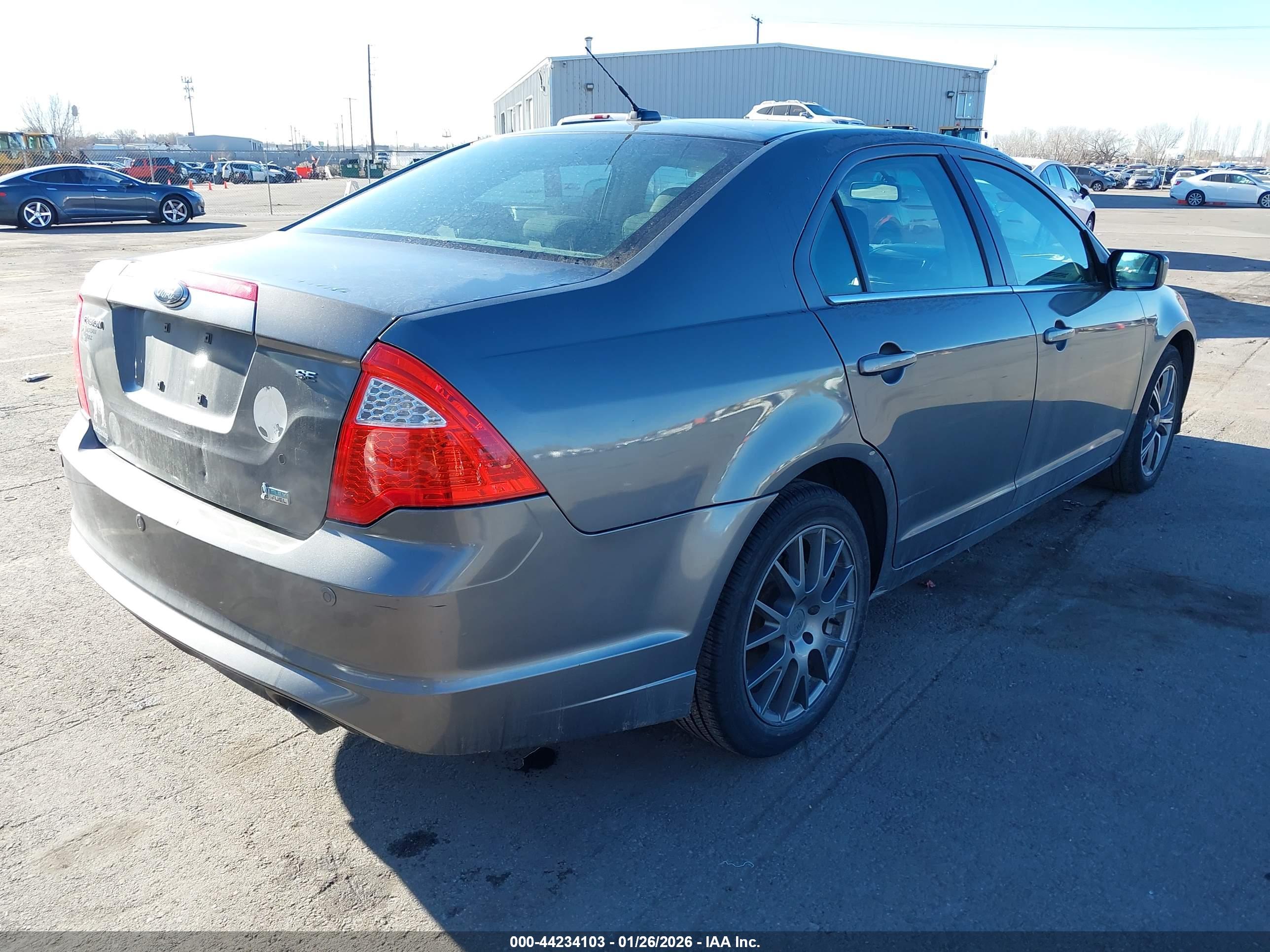 FORD FUSION image 4