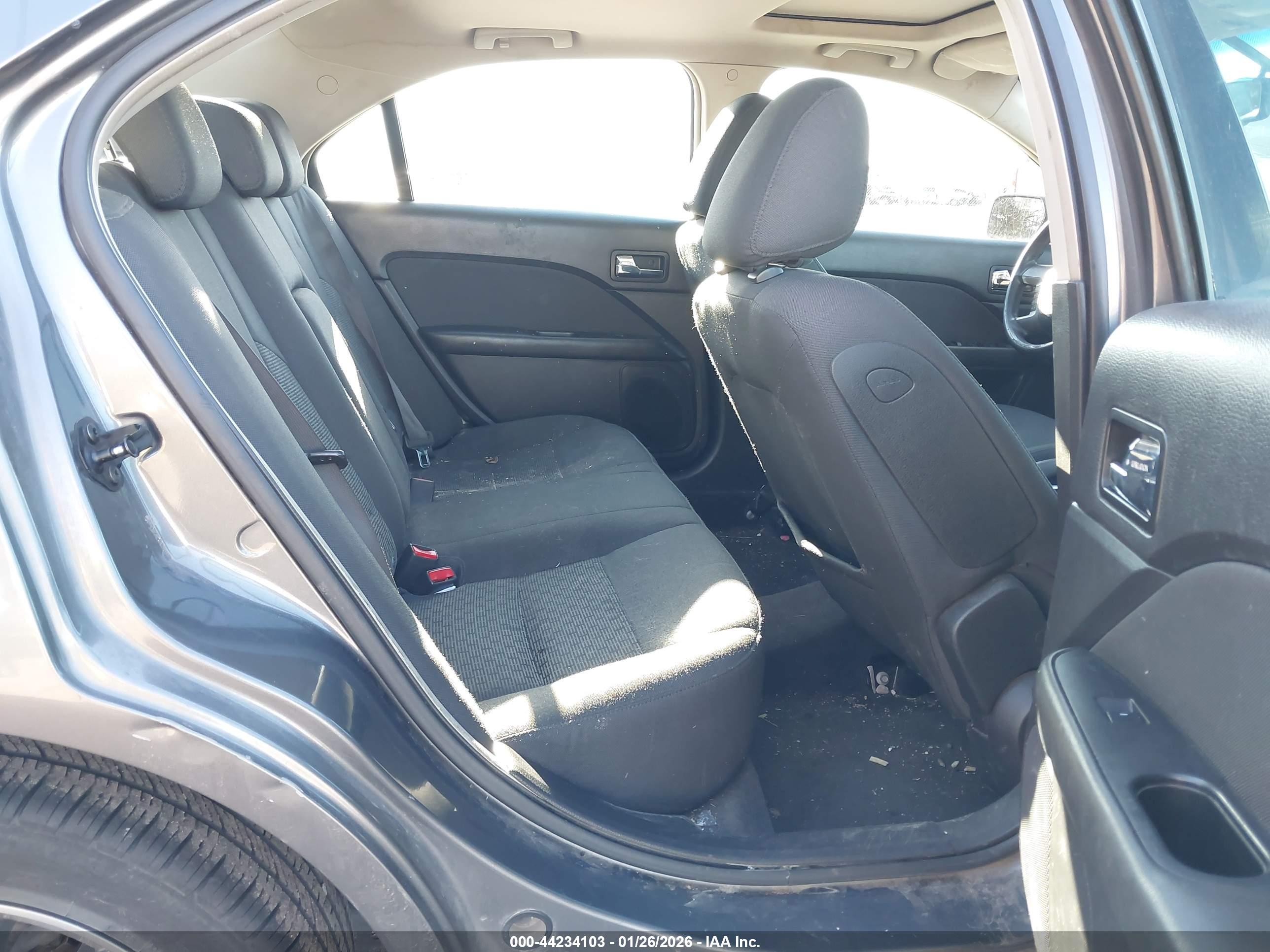 FORD FUSION image 8