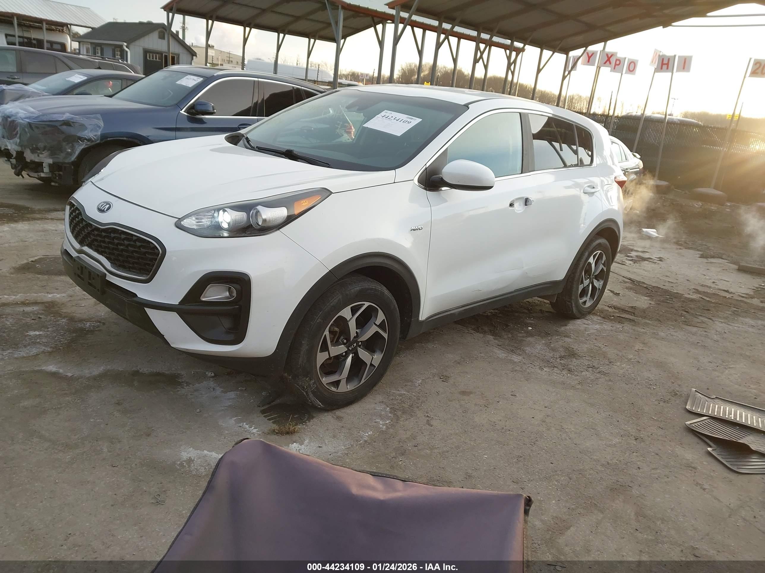 KIA SPORTAGE image 2