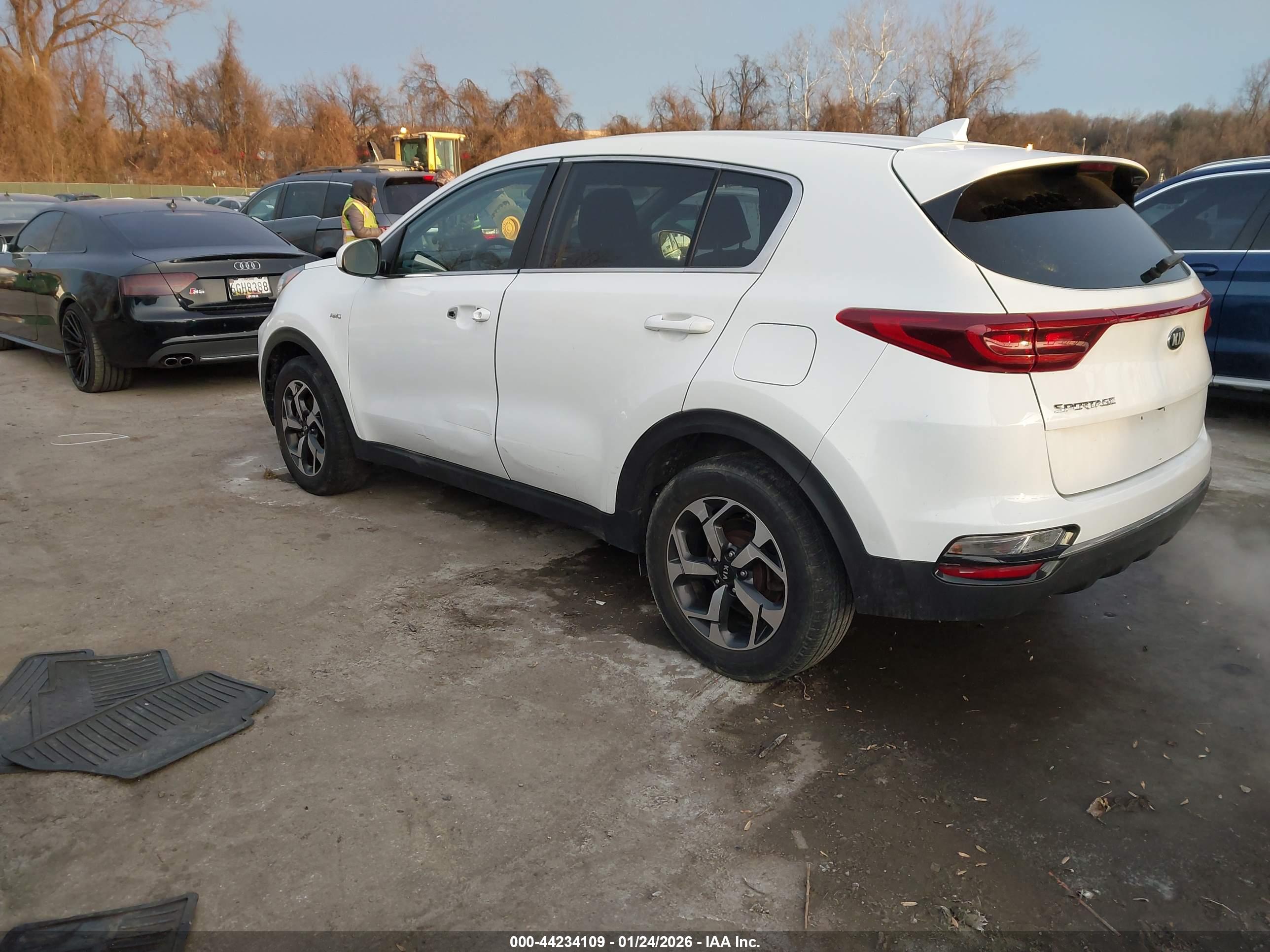 KIA SPORTAGE image 3