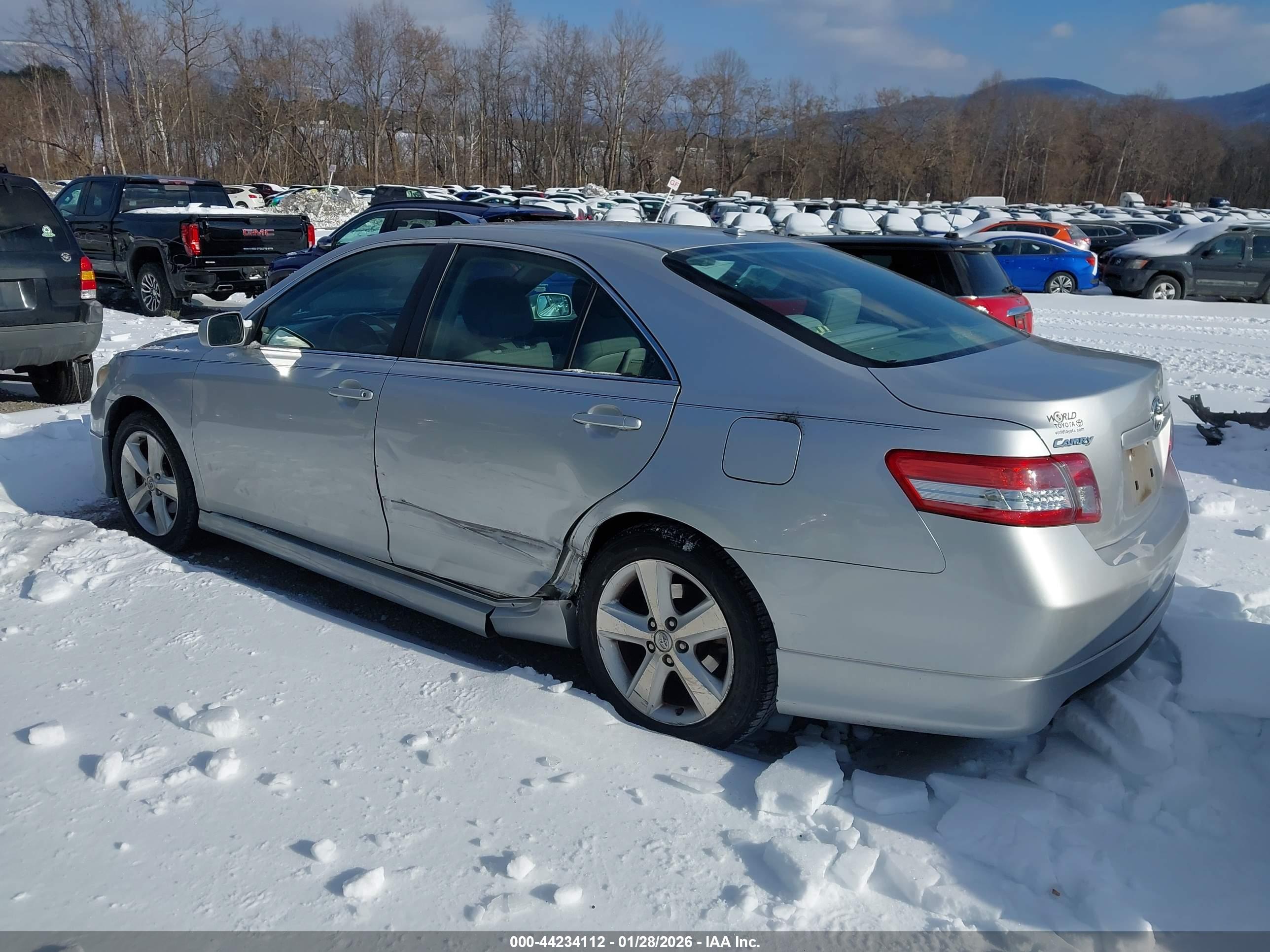 TOYOTA CAMRY image 3