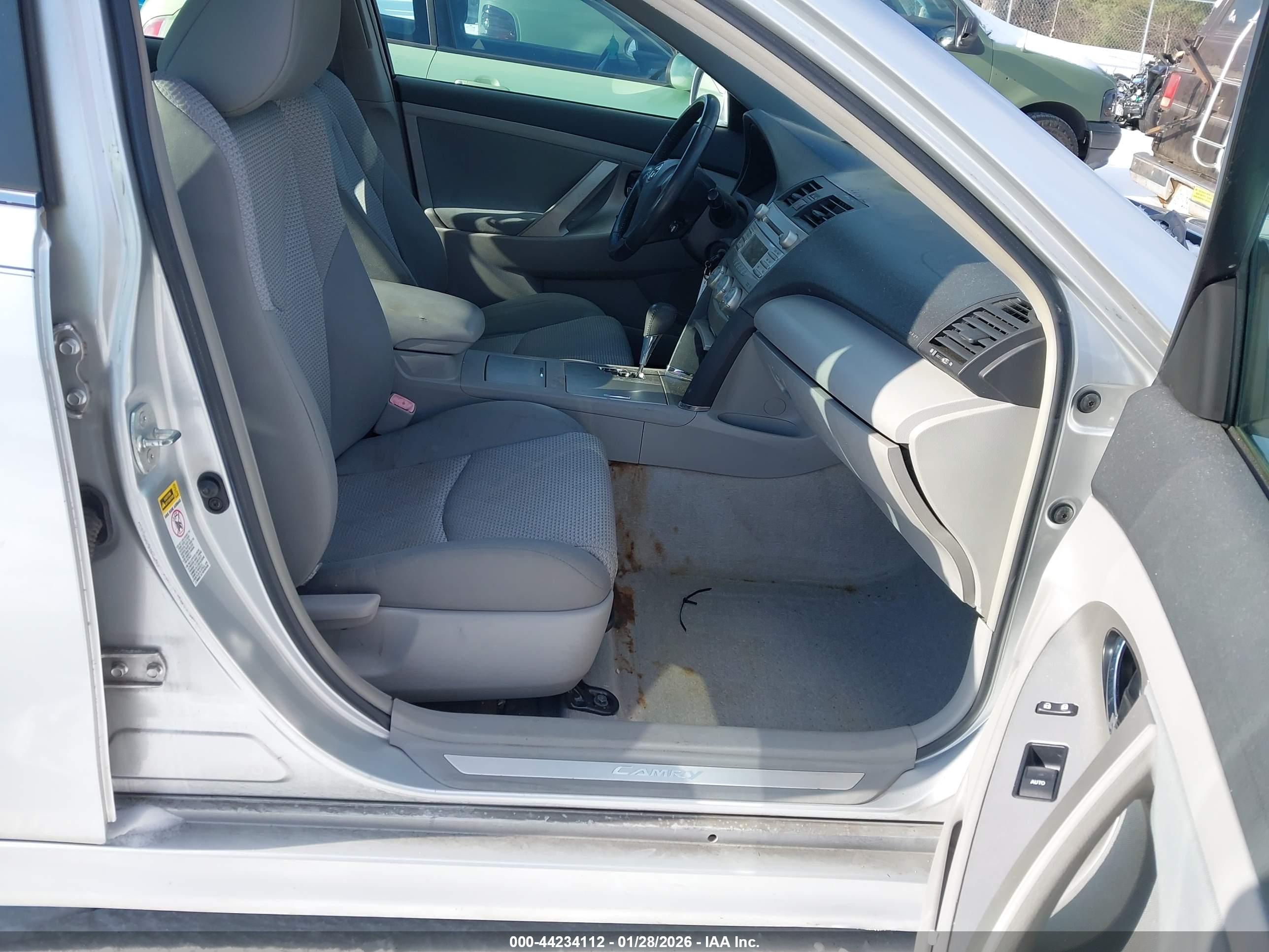 TOYOTA CAMRY image 5