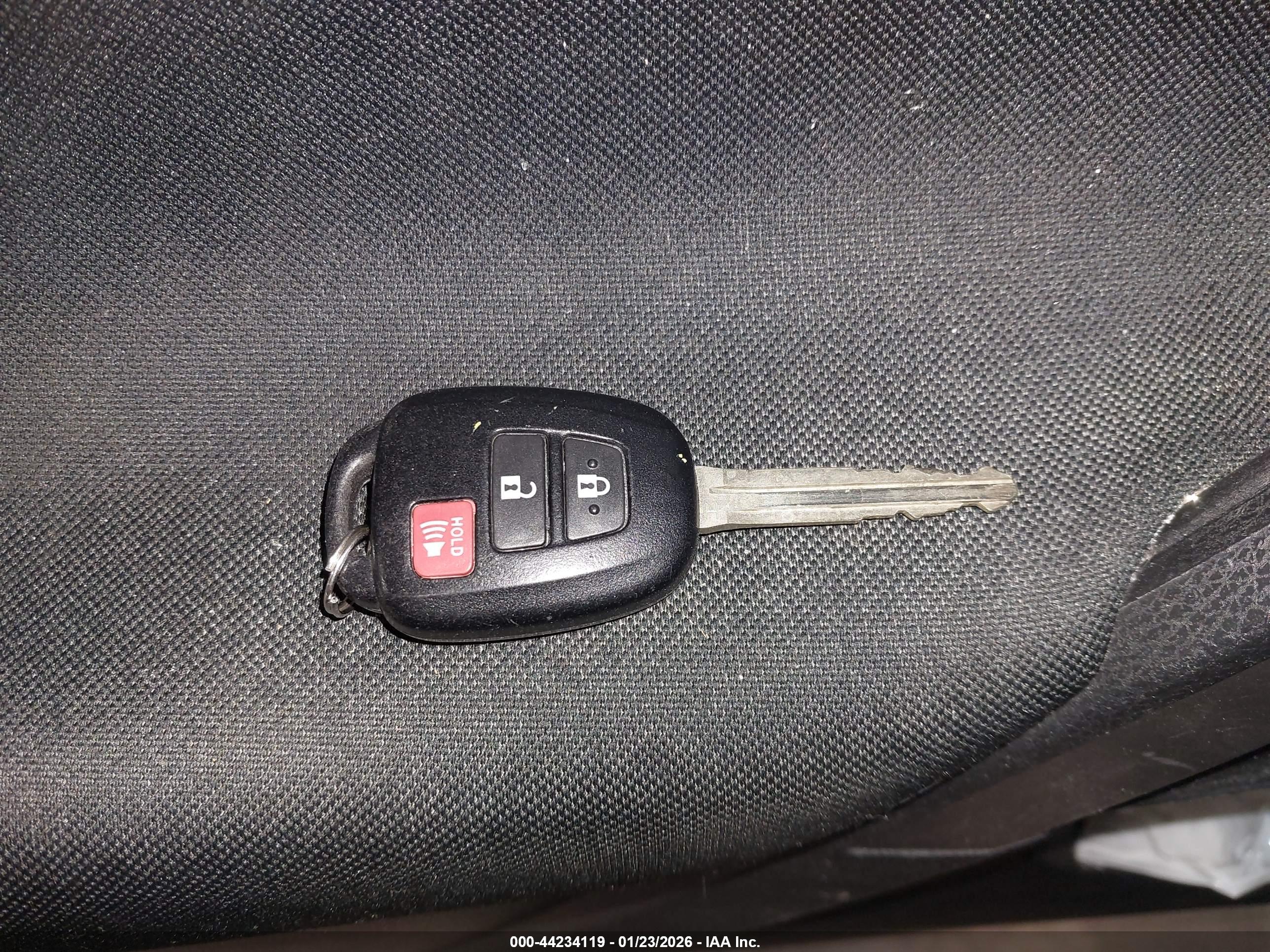 TOYOTA RAV4 image 11