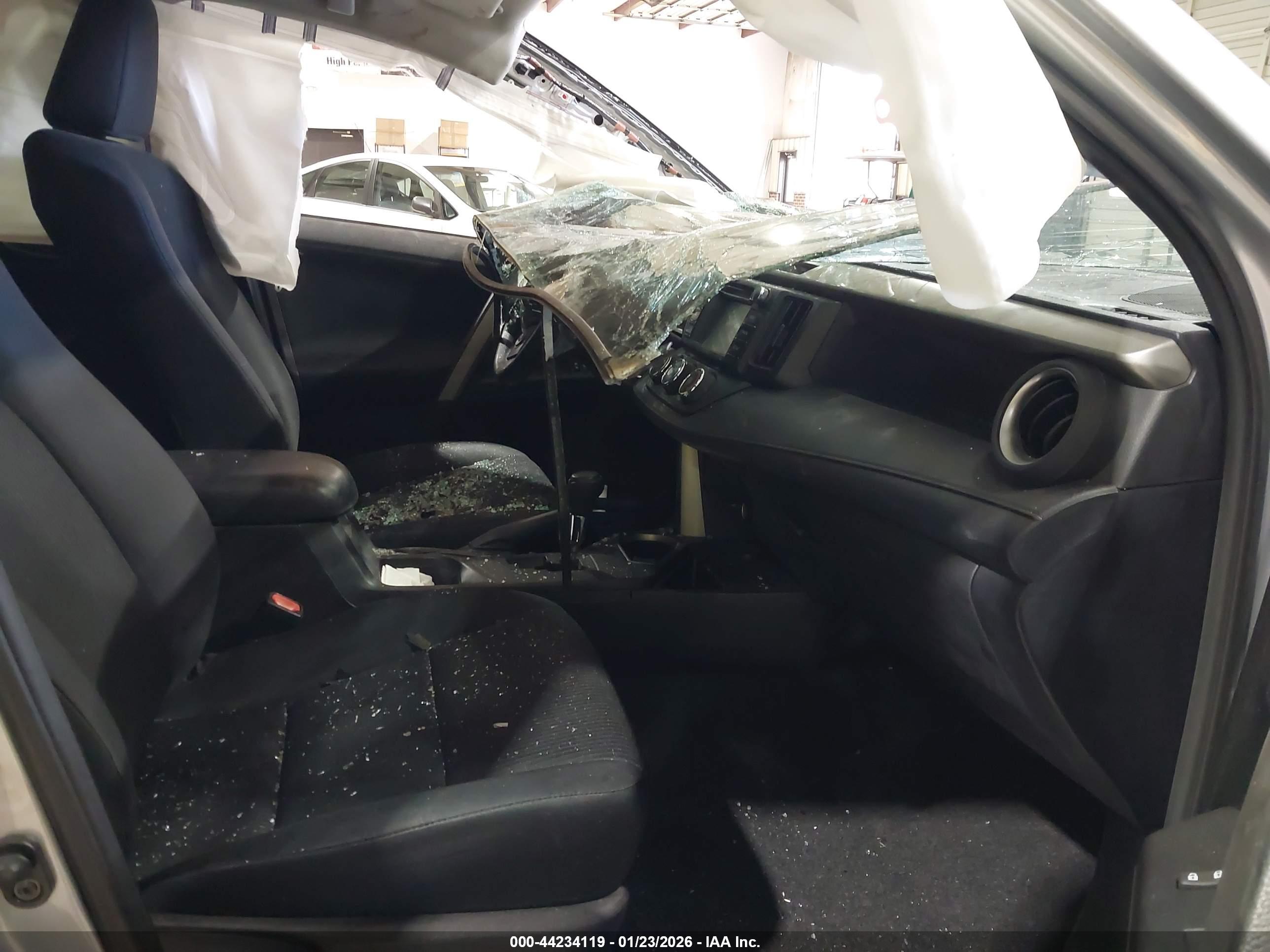 TOYOTA RAV4 image 5