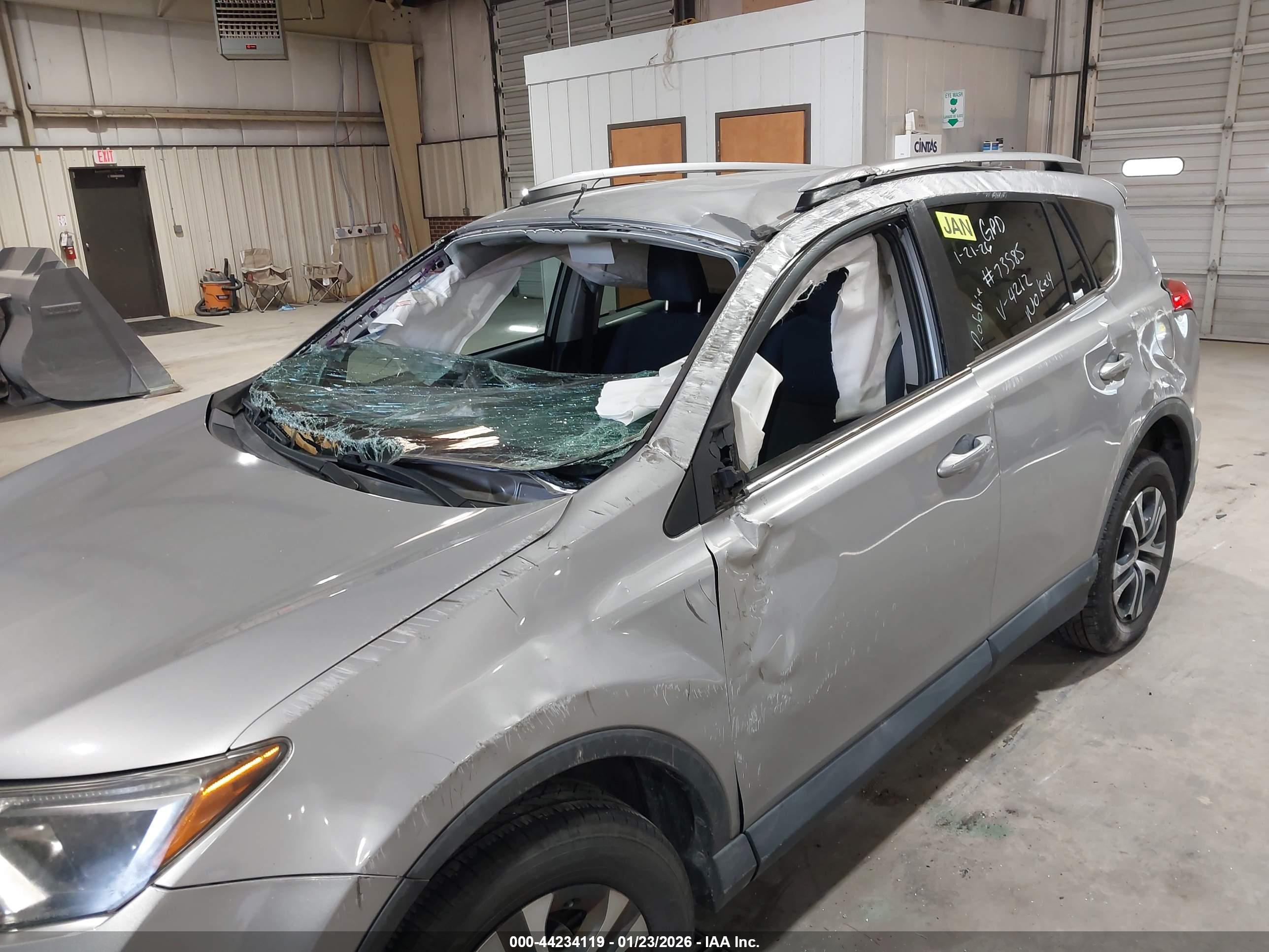 TOYOTA RAV4 image 6