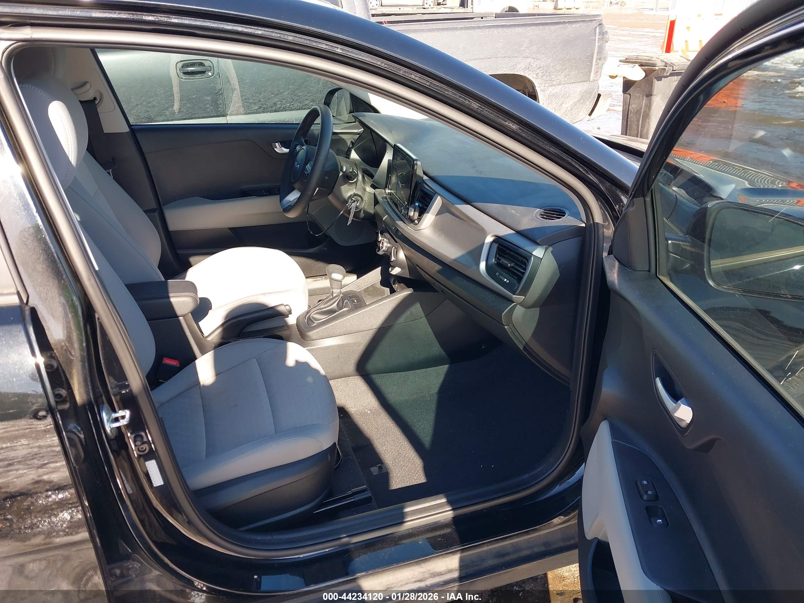 KIA RIO image 5
