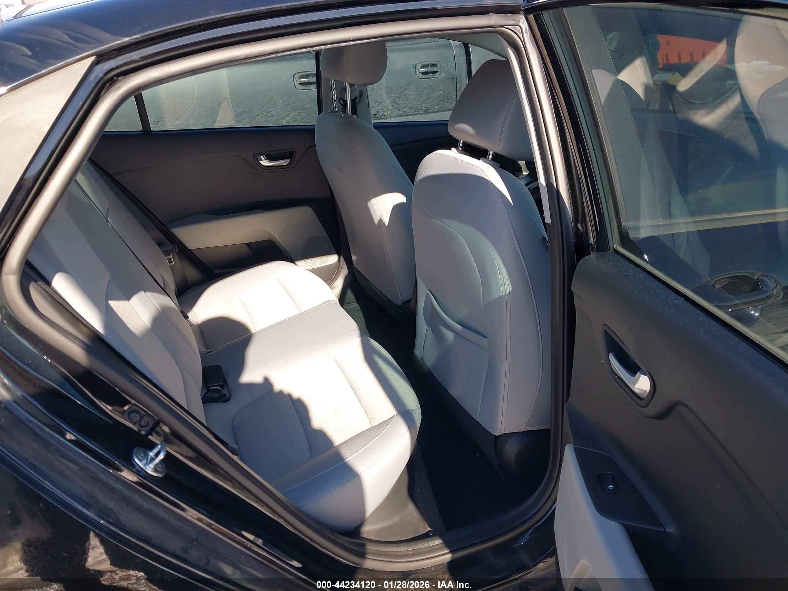 KIA RIO image 8