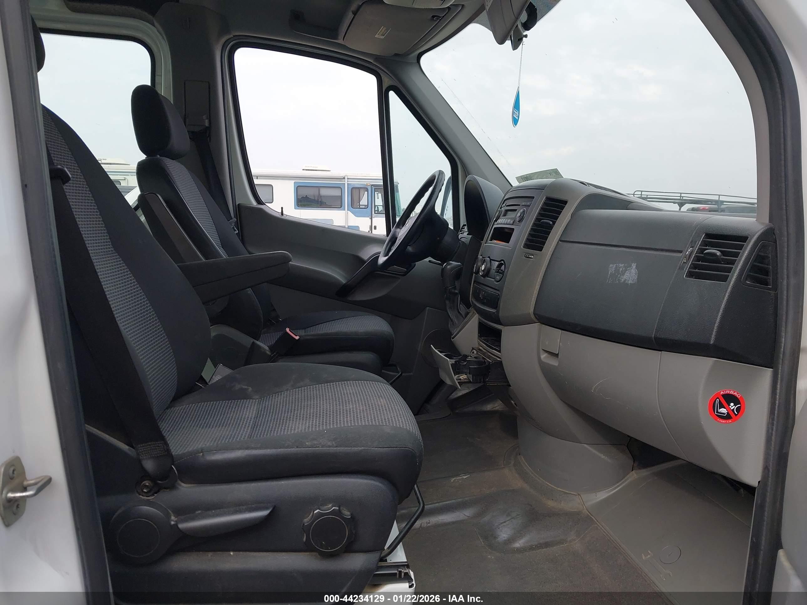 MERCEDES-BENZ SPRINTER image 5