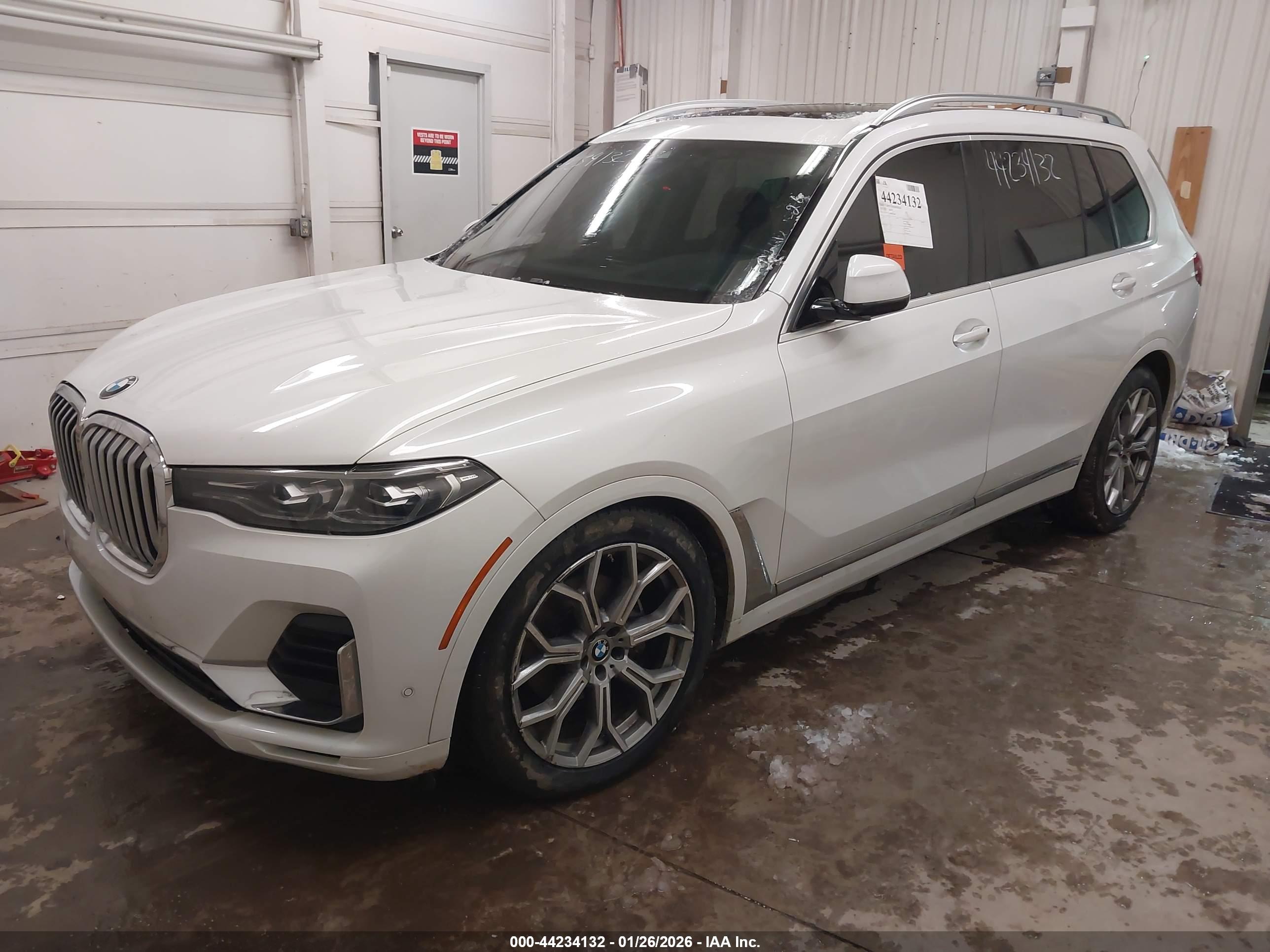 BMW X7 image 2