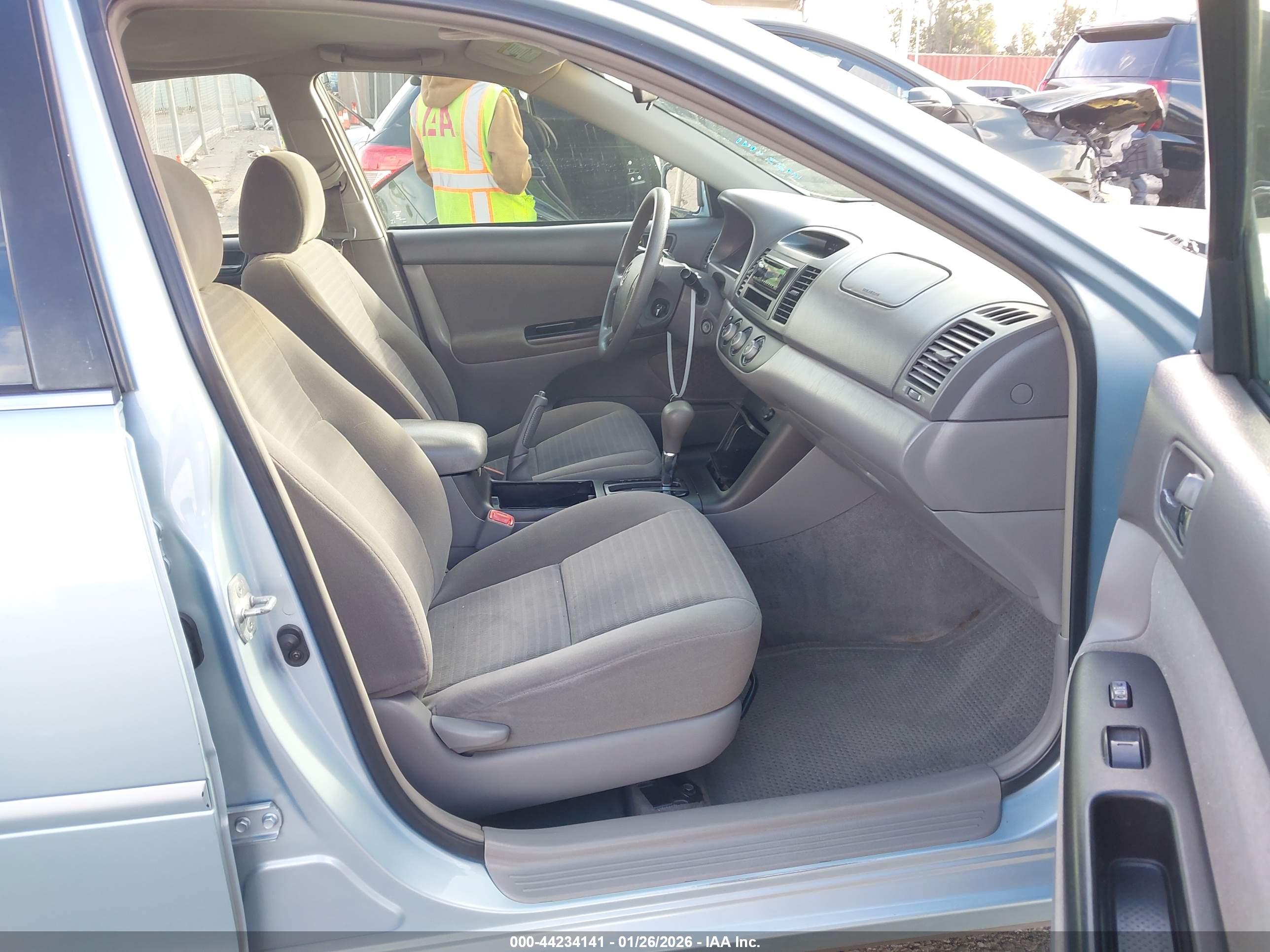 TOYOTA CAMRY image 5