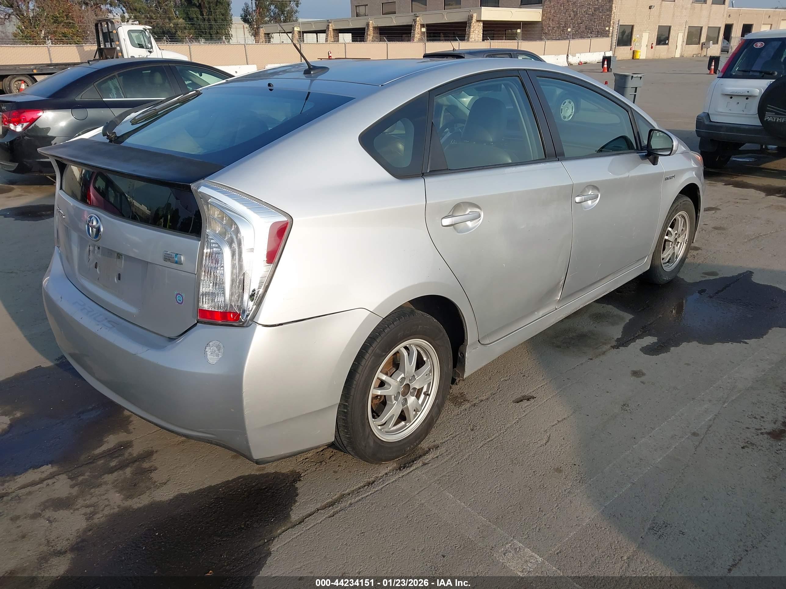 TOYOTA PRIUS image 4